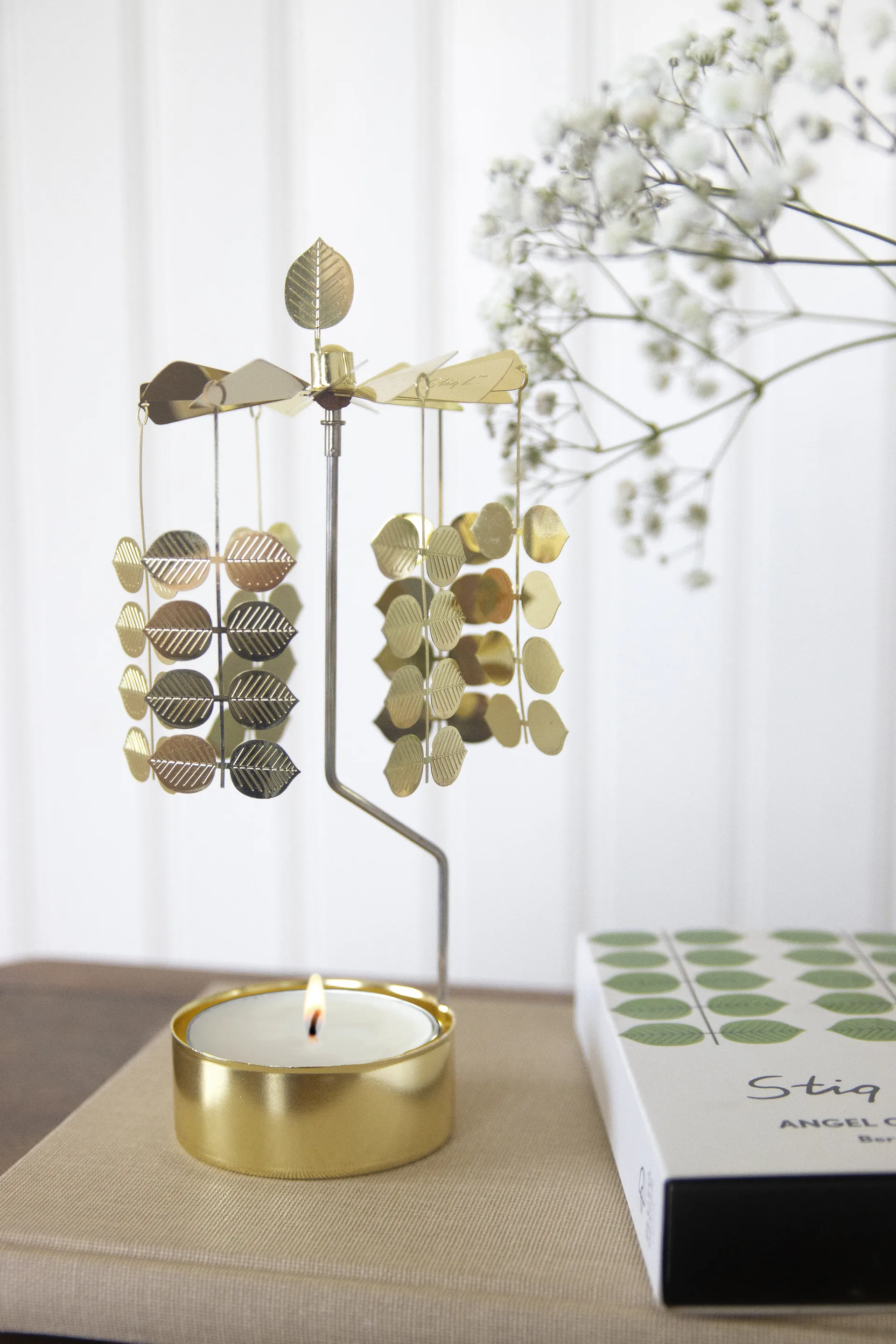 Stig L Berså englespil medium, Guld Pluto Design