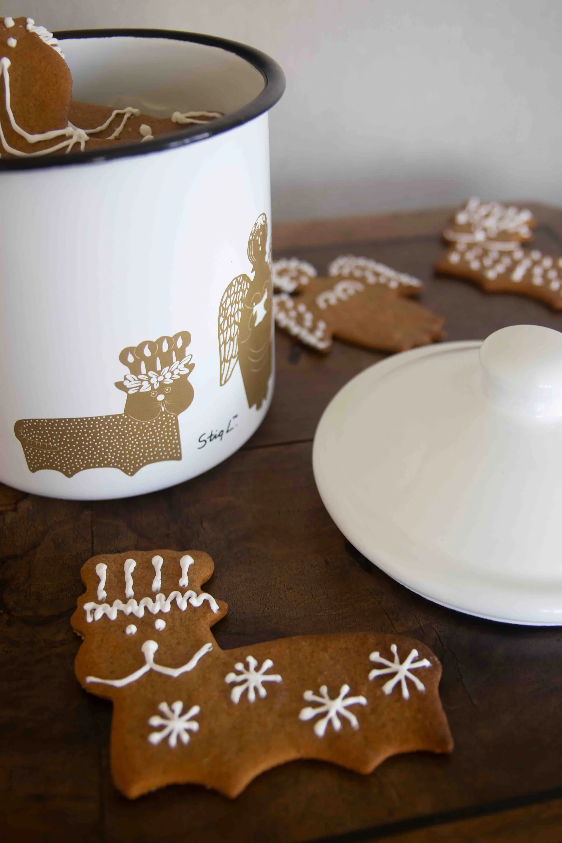 Stig L Gingerbread dåse, Hvid-guld Pluto Design