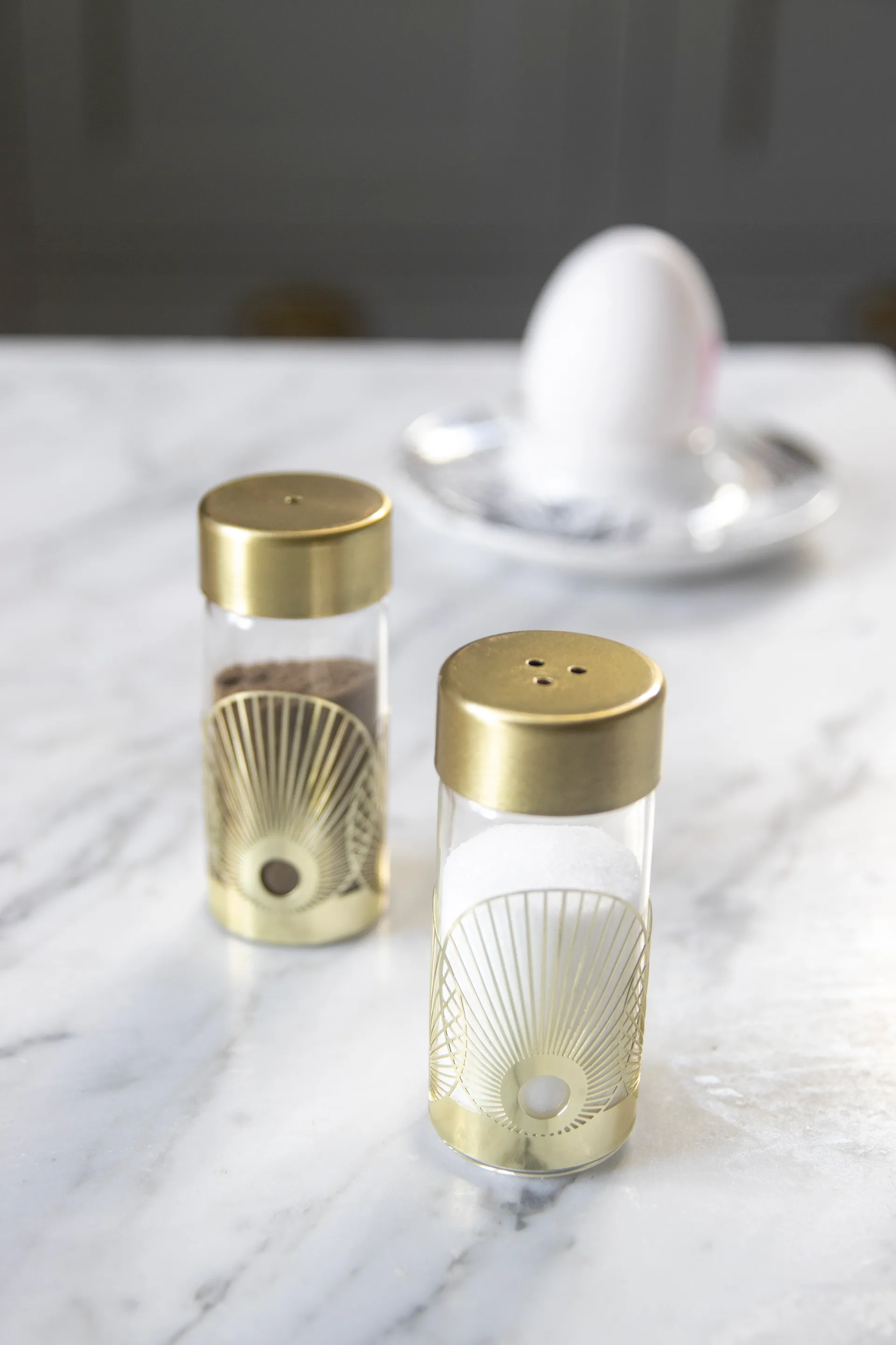 Sun salt- og peberbøsse, Guld/Glas Pluto Design