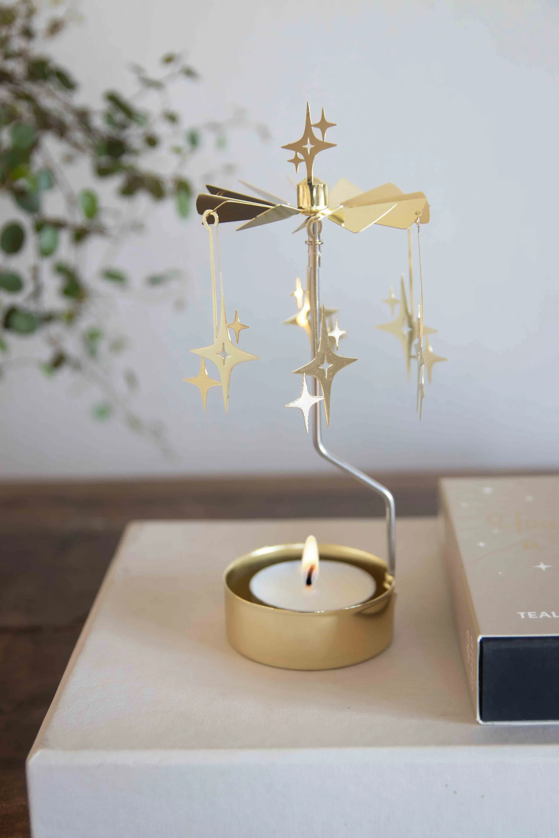 You're a star englespil, Guld Pluto Design
