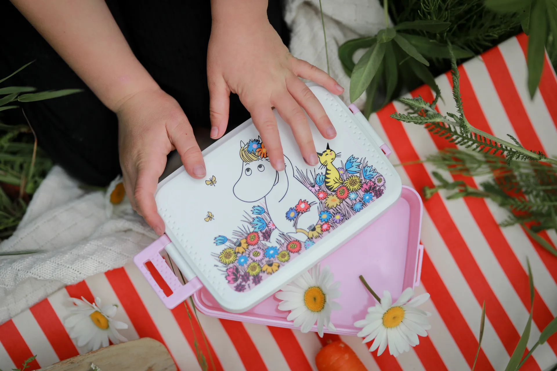 Mumi Eng lunchboks 12×18,5 cm, Lilla-rosa Rätt Start