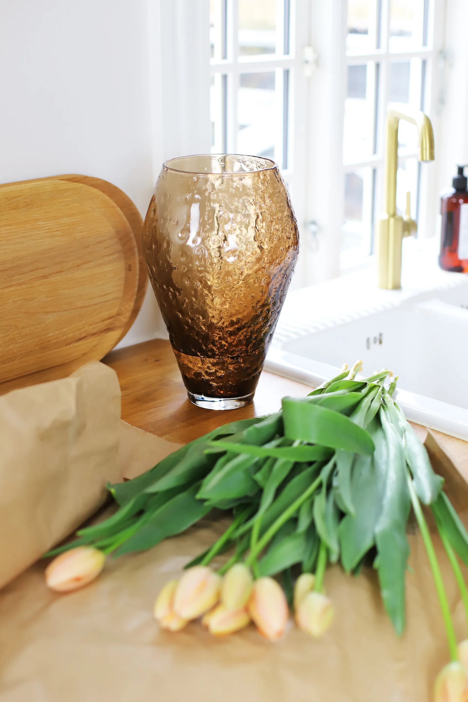 Crushed glasvase large, Sepia brown Ro Collection