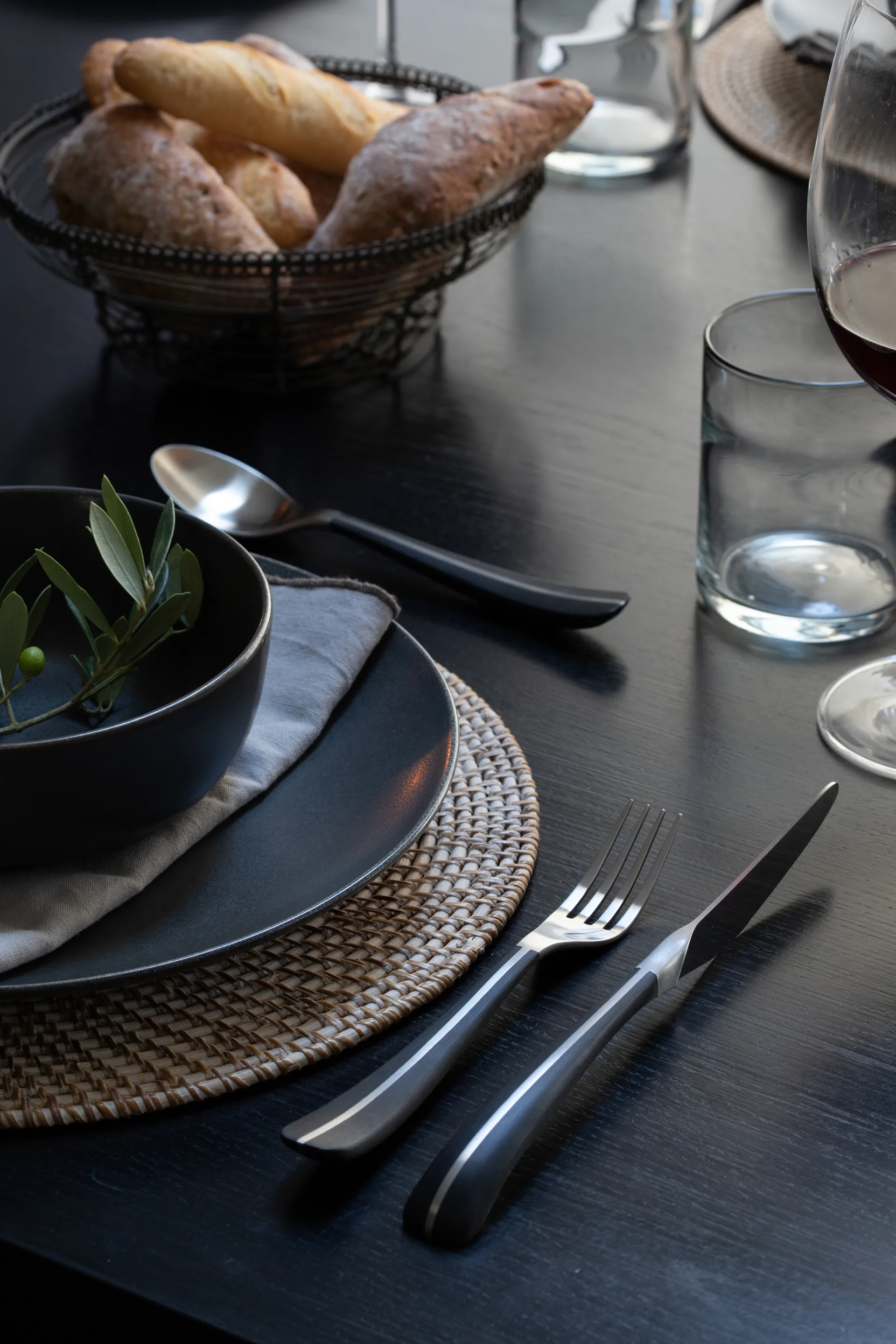 Contour bestik 24 dele, Sort Robert Welch