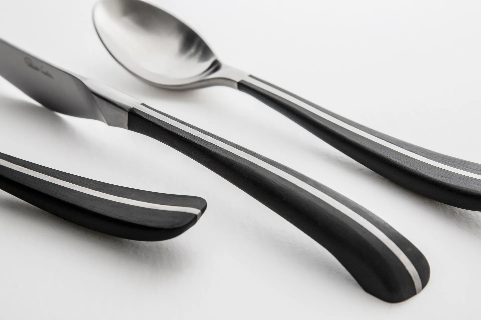 Contour teske, Sort Robert Welch