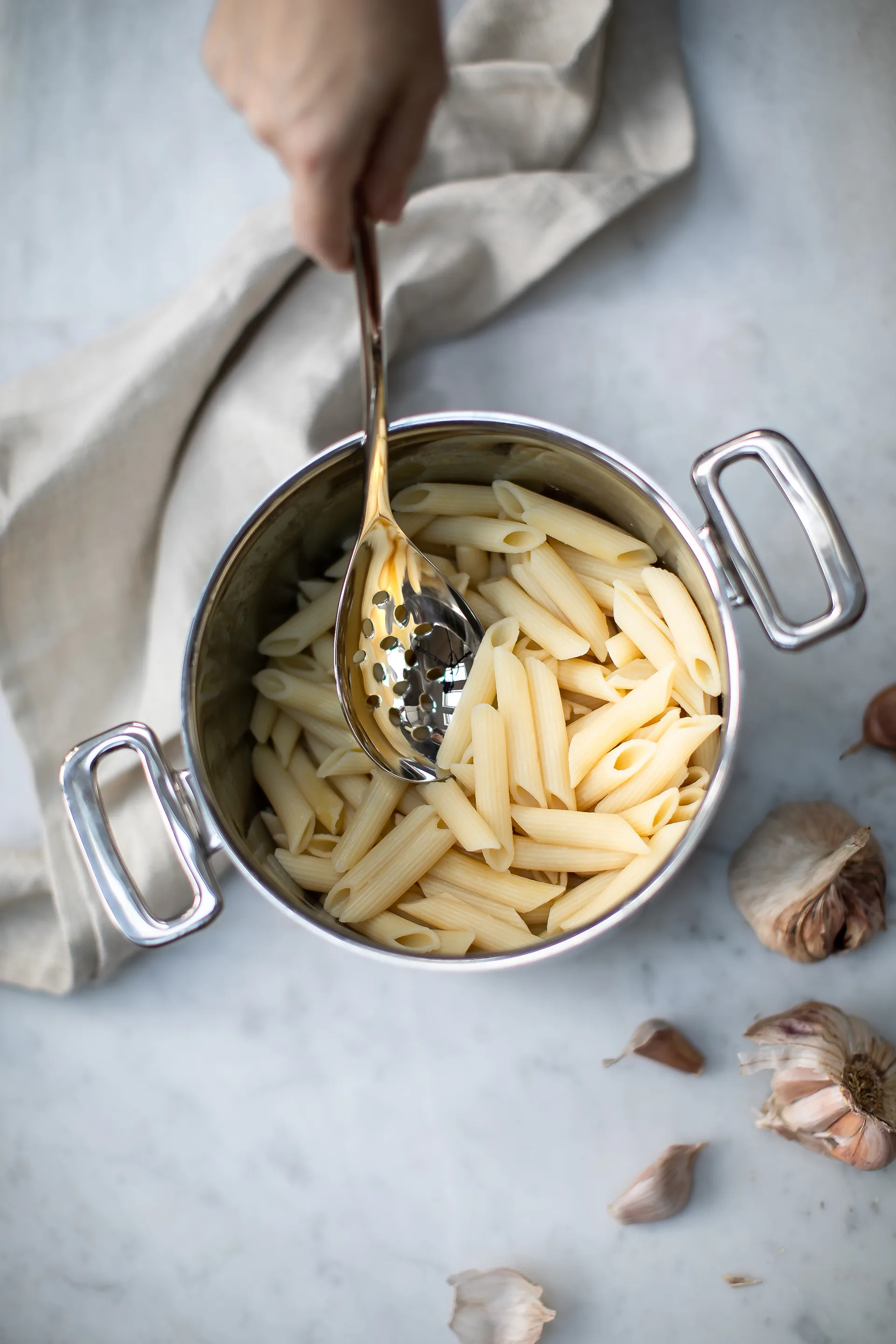 Signature dyb hullet serveringsske 32 cm, Rustfrit stål Robert Welch