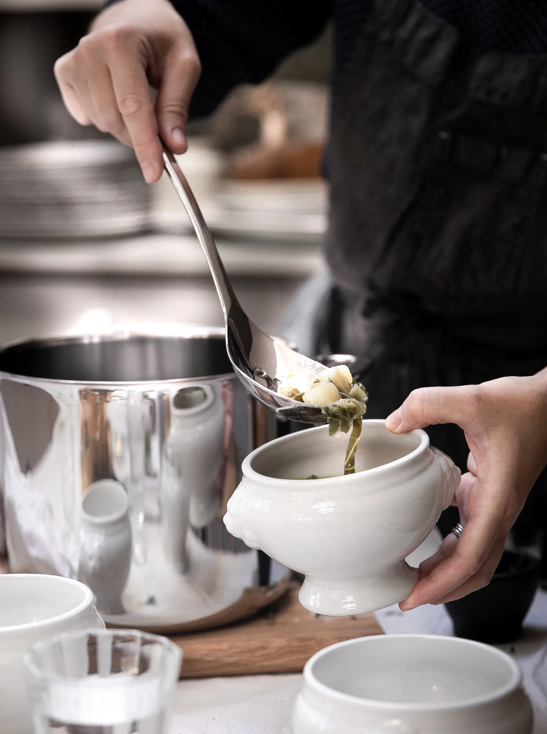 Signature dyb hullet serveringsske 32 cm, Rustfrit stål Robert Welch