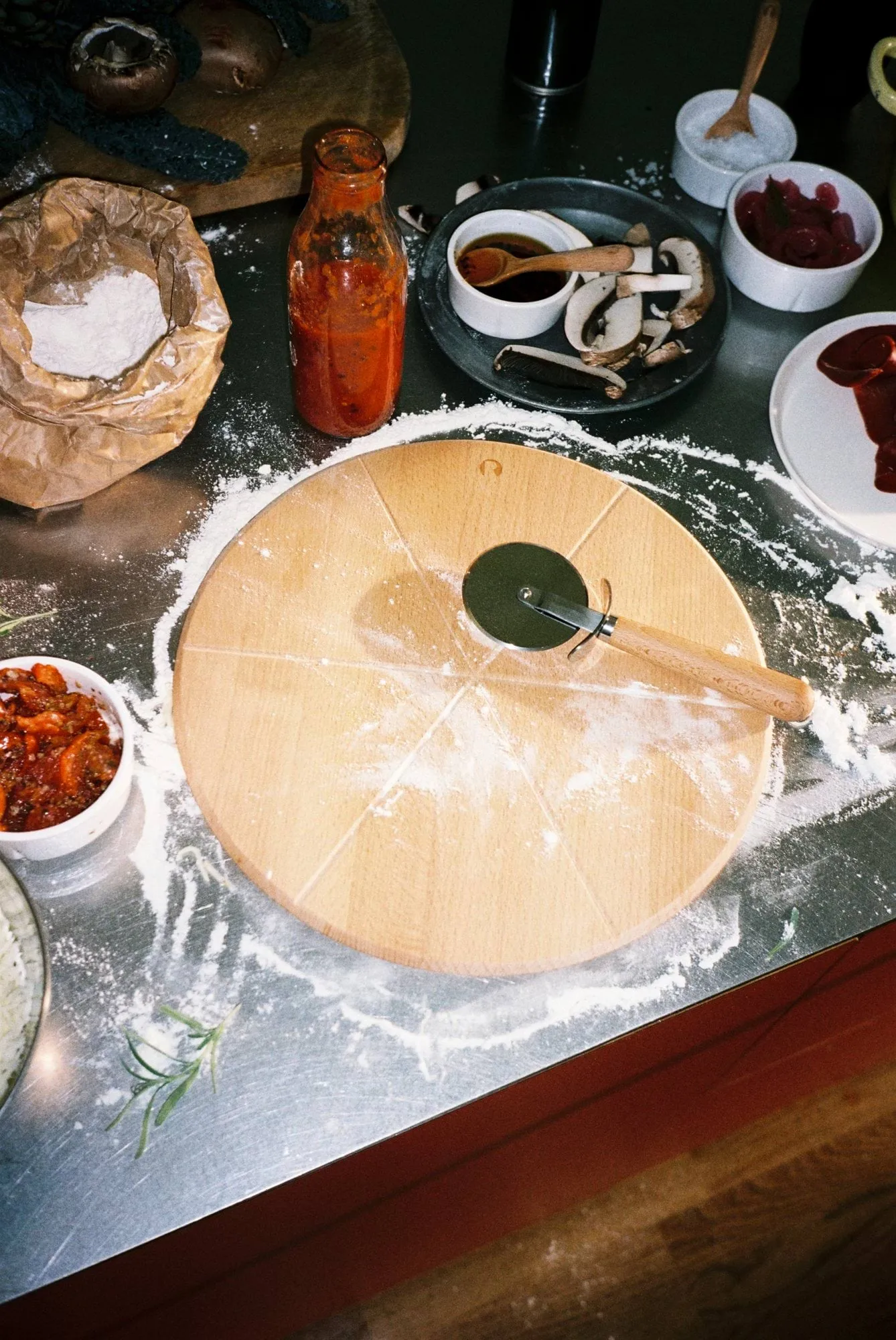 Grand Cru pizzabræt og pizzaskærer, Bøg, Ø35 cm Rosendahl