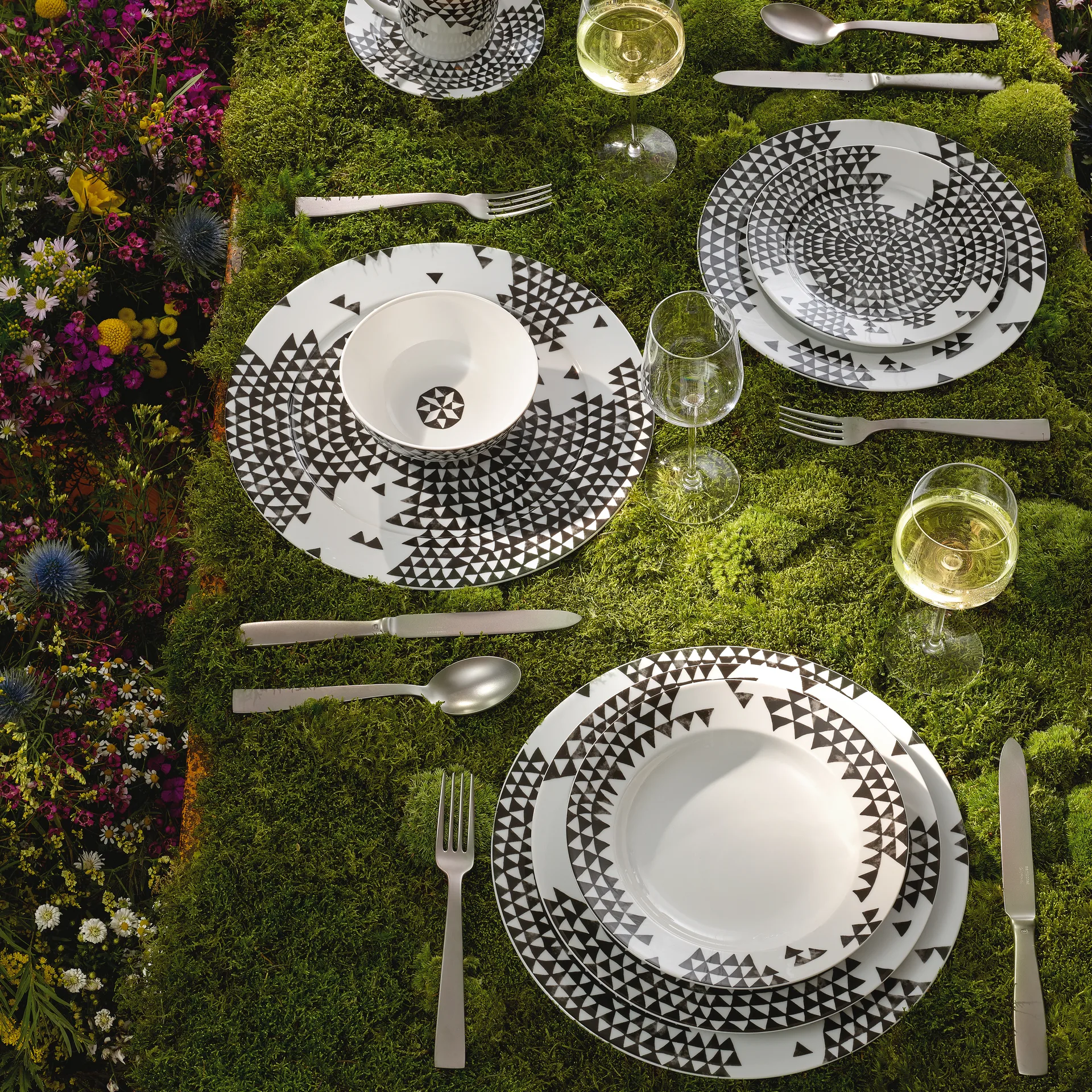 Magic Garden Black Seeds dyb tallerken 23 cm, Hvid/Sort Rosenthal