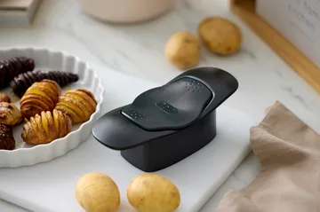 Classic hasselbackskærer - Sort - Rosti