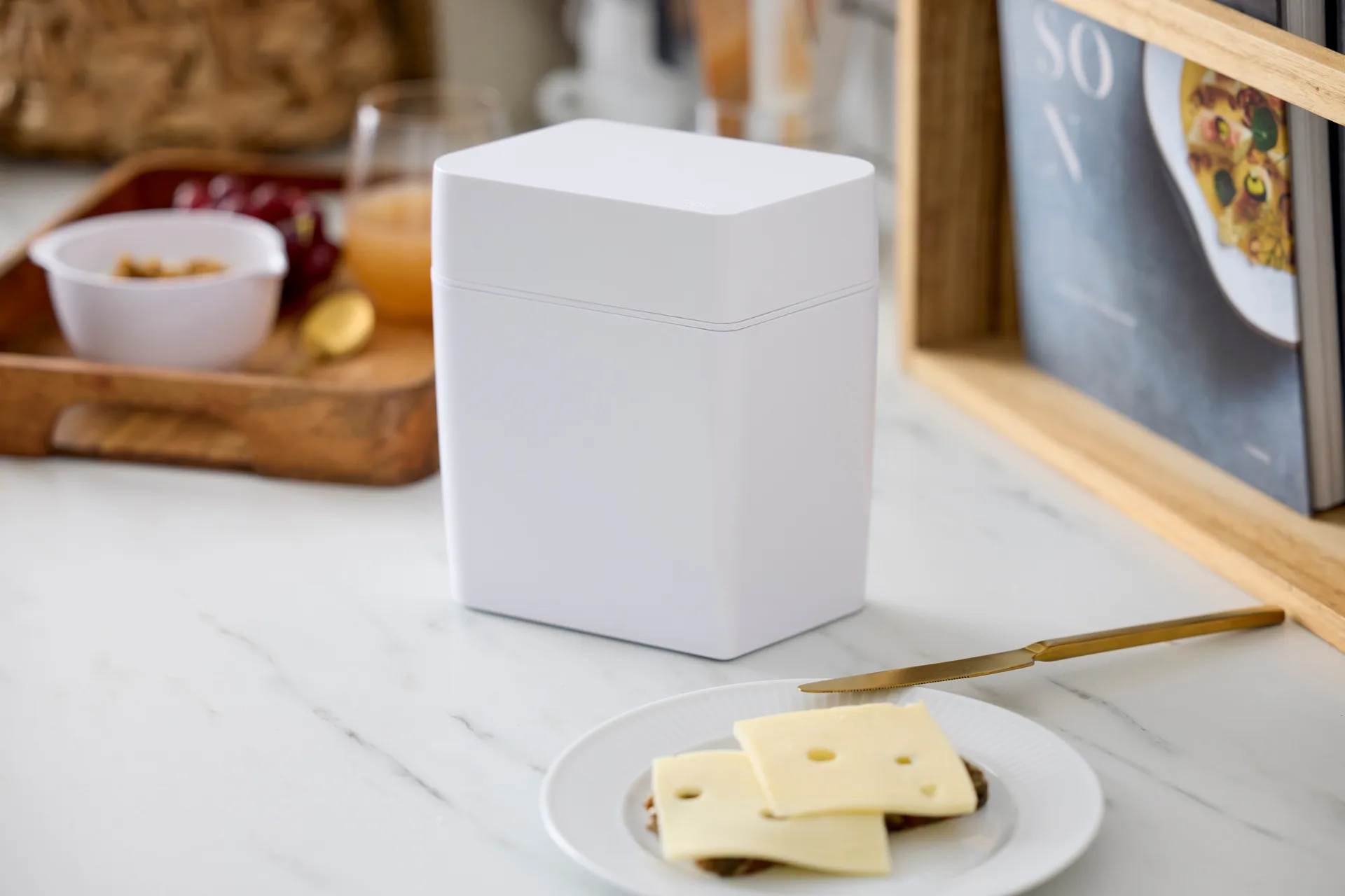 Classic ostekasse inkl. ostehøvl 16,5x10x19 cm, Hvid Rosti