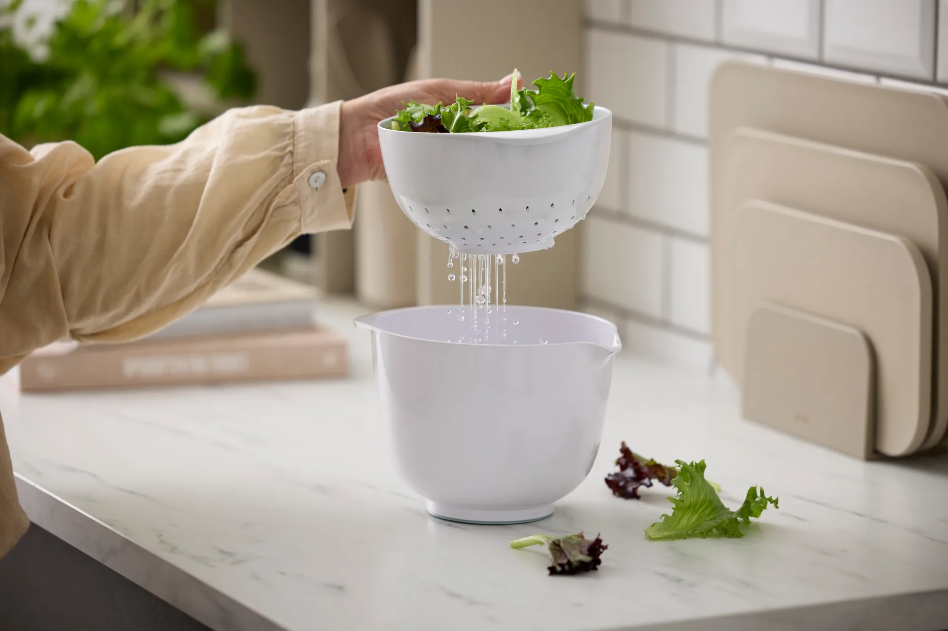 NEW Margrethe skål med dørslag, Hvid, 1,5 liter Rosti