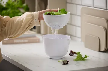 NEW Margrethe skål med dørslag - Hvid, 1,5 liter - Rosti