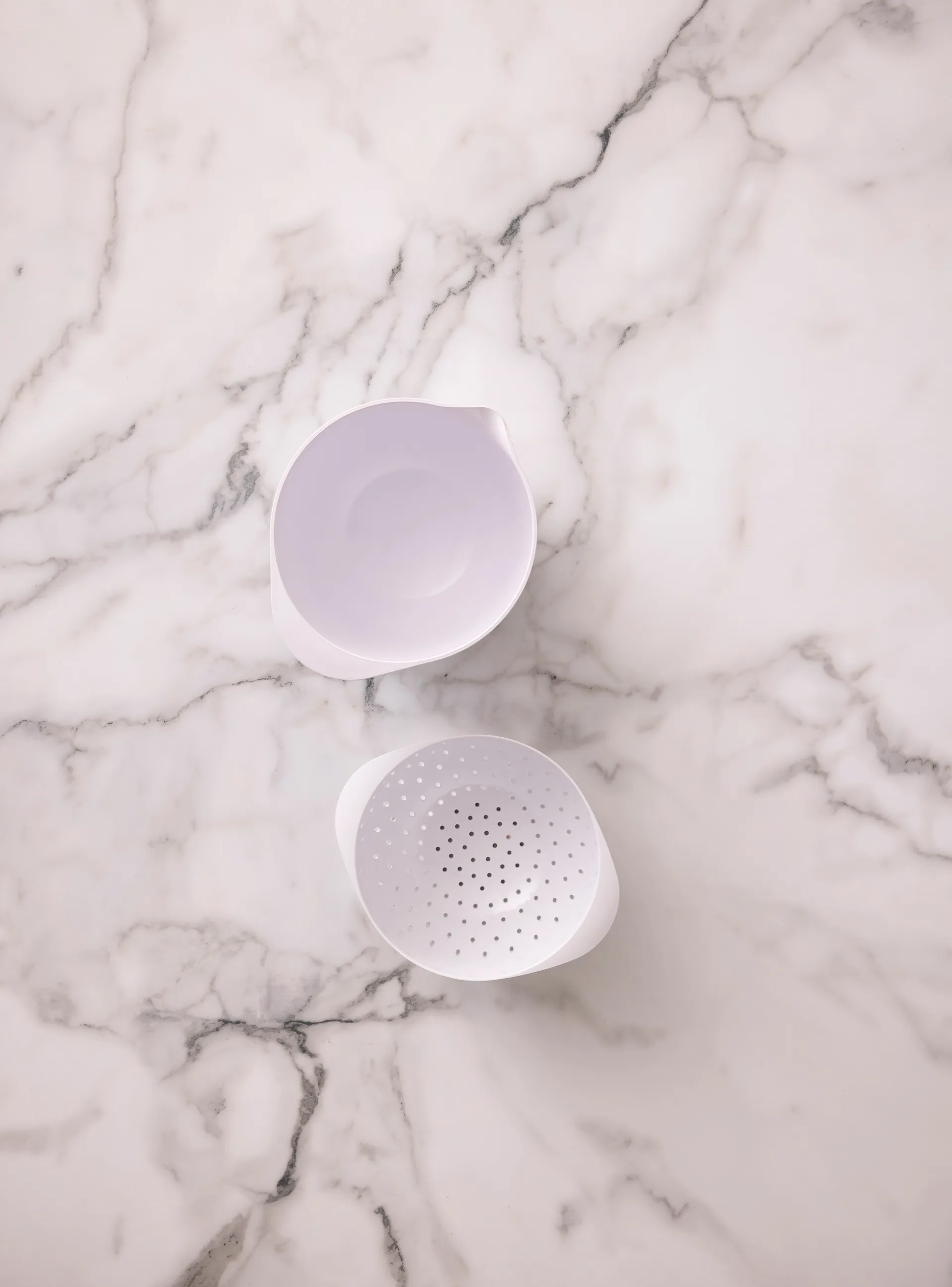 NEW Margrethe skål med dørslag, Hvid, 1,5 liter Rosti