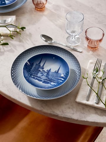 Bing & Grøndahl Collectibles juletallerken 2023 - Christmas in Roskilde Ø18 cm - Royal Copenhagen
