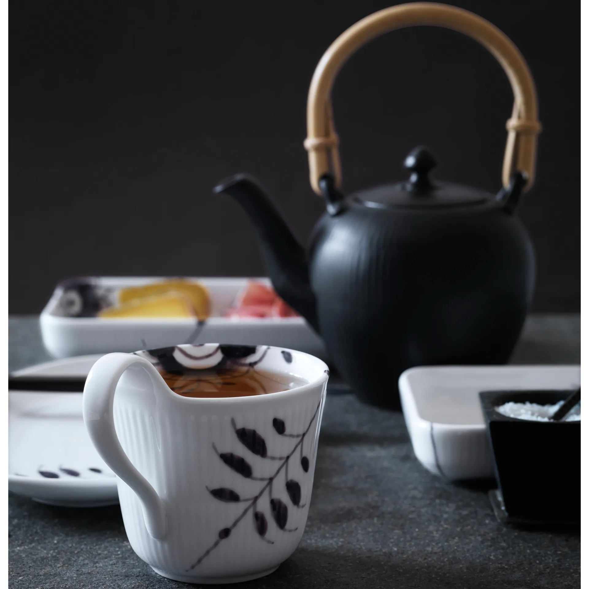 Black Fluted Mega kop med høj hank, 33 cl Royal Copenhagen