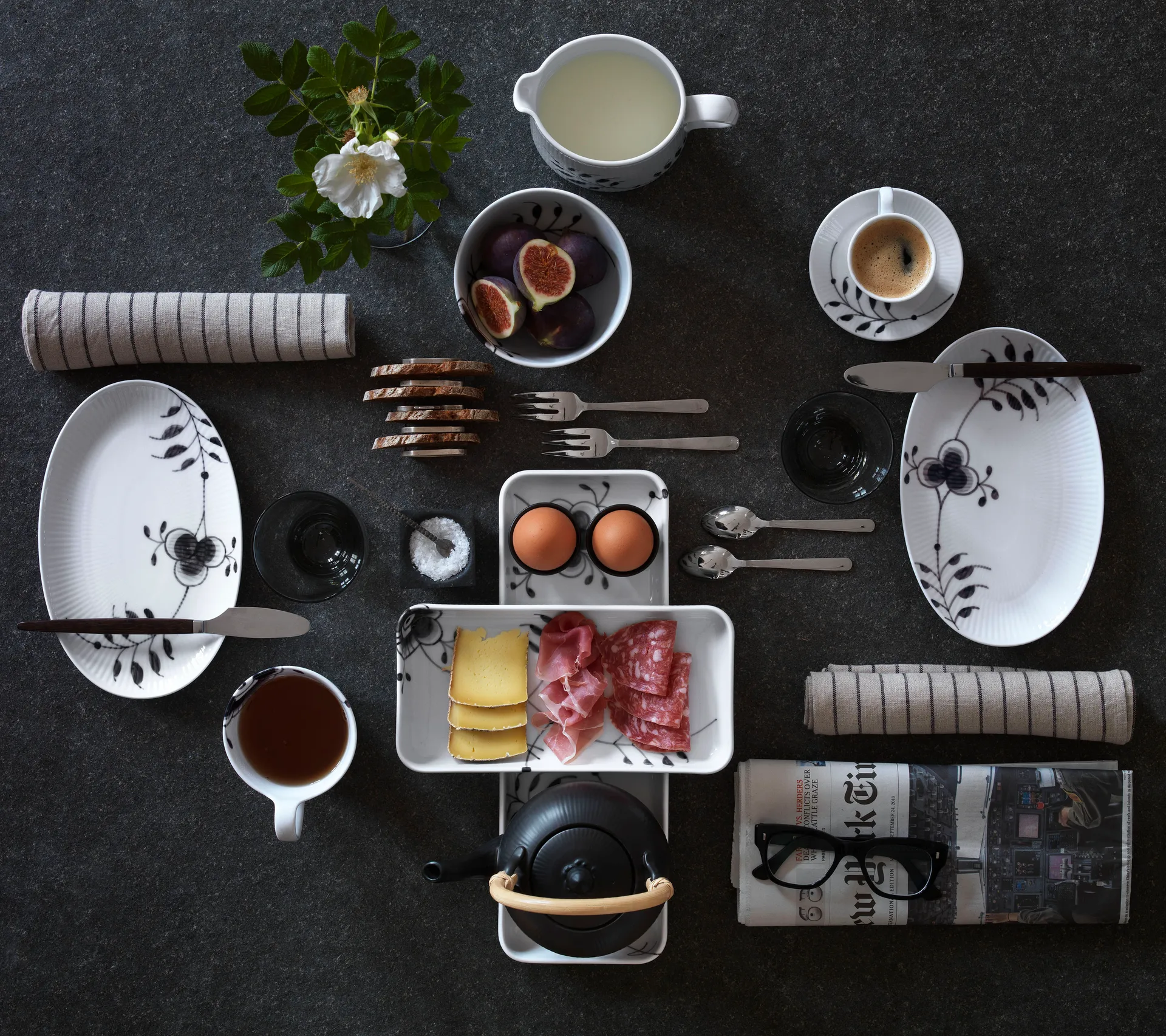 Black Fluted Mega rektangulært fad, 36 cm Royal Copenhagen