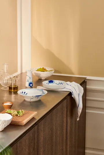 Blue Fluted Mega dyb tallerken Ø21 cm - White-blue - Royal Copenhagen