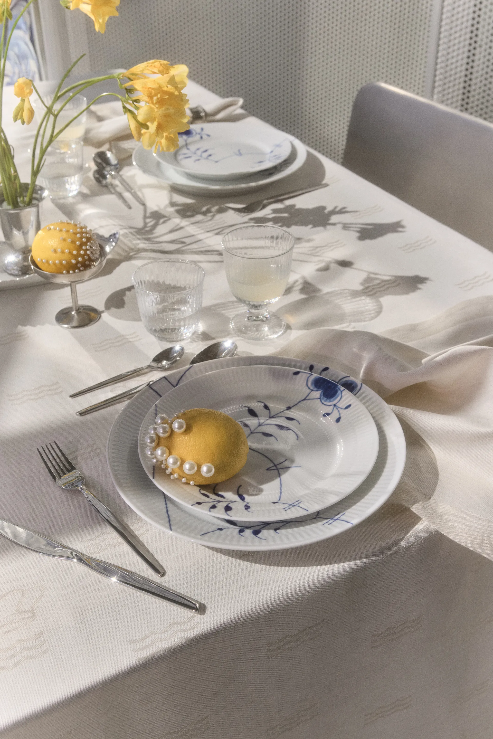 Blue Fluted Mega Limited Edition desserttallerken Ø22 cm, White-blue Royal Copenhagen