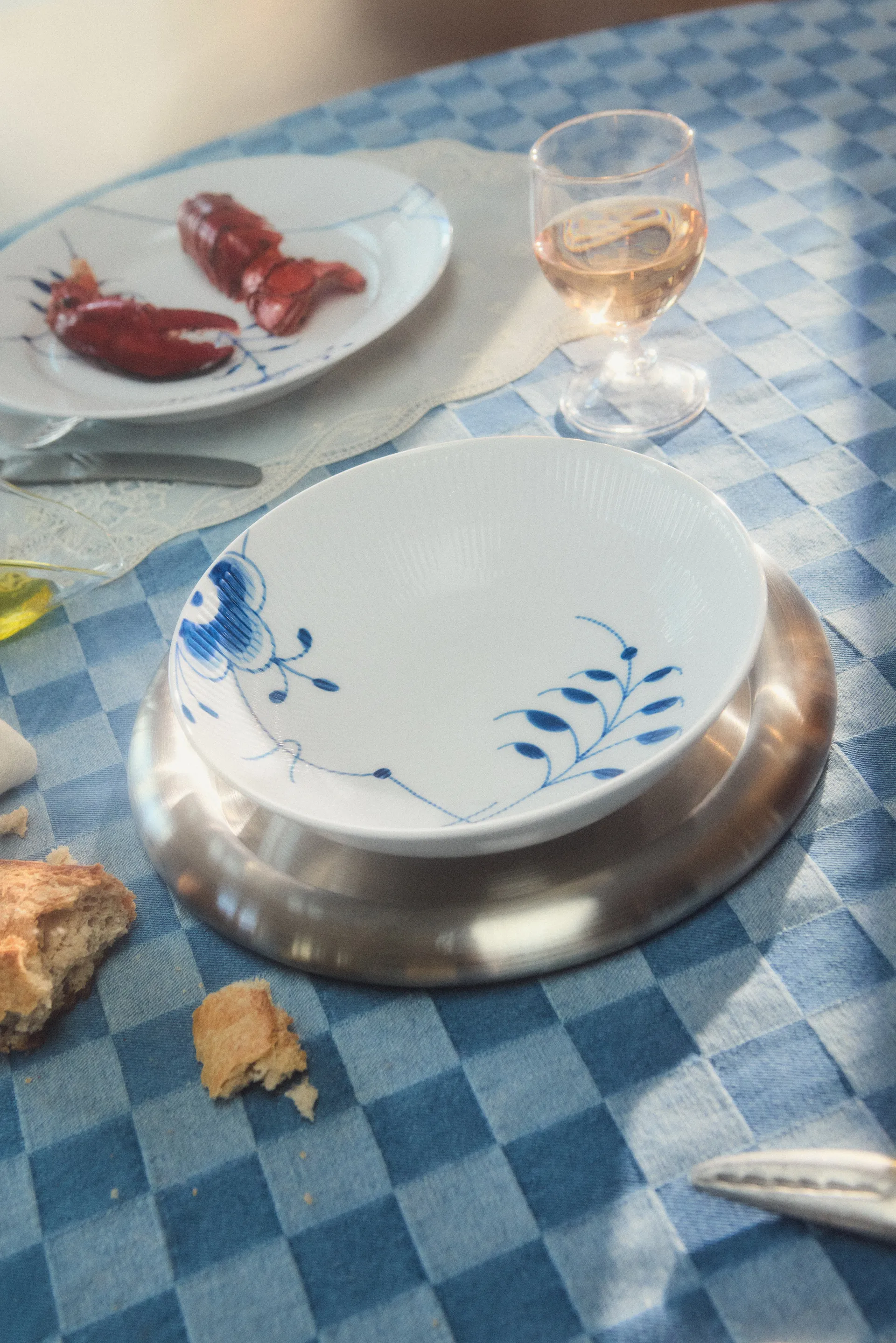 Blue Fluted Mega Limited Edition tallerken Ø27 cm, White-blue Royal Copenhagen