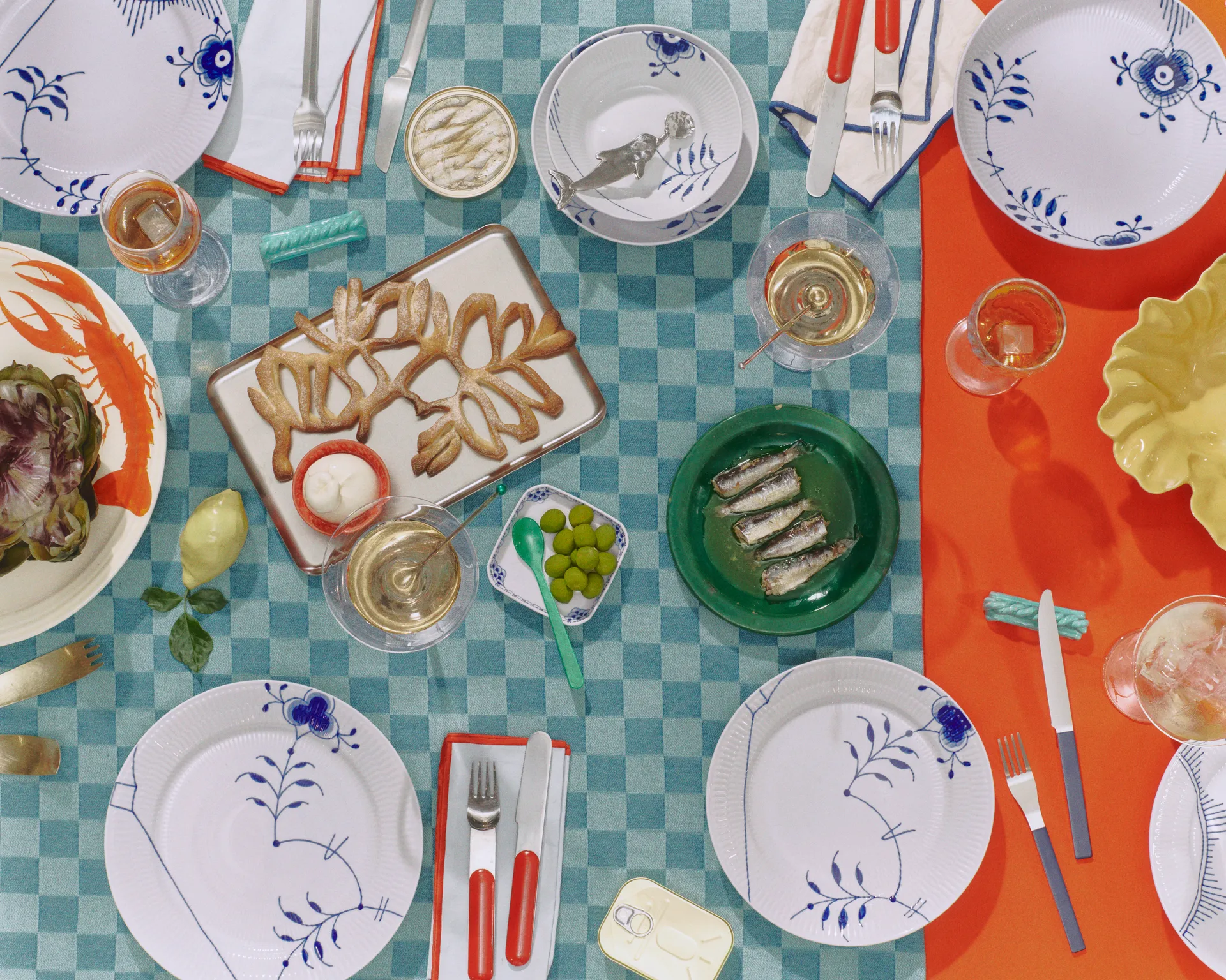 Blue Fluted Mega Limited Edition tallerken Ø27 cm, White-blue Royal Copenhagen