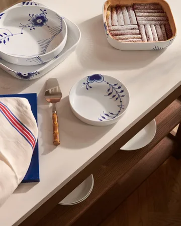 Blue Fluted Mega ovnfast fad Ø18,5 cm - White-blue - Royal Copenhagen