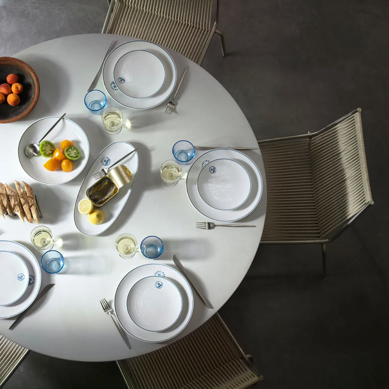 Blueline coupe tallerken Ø27 cm, Hvid/Blå Royal Copenhagen