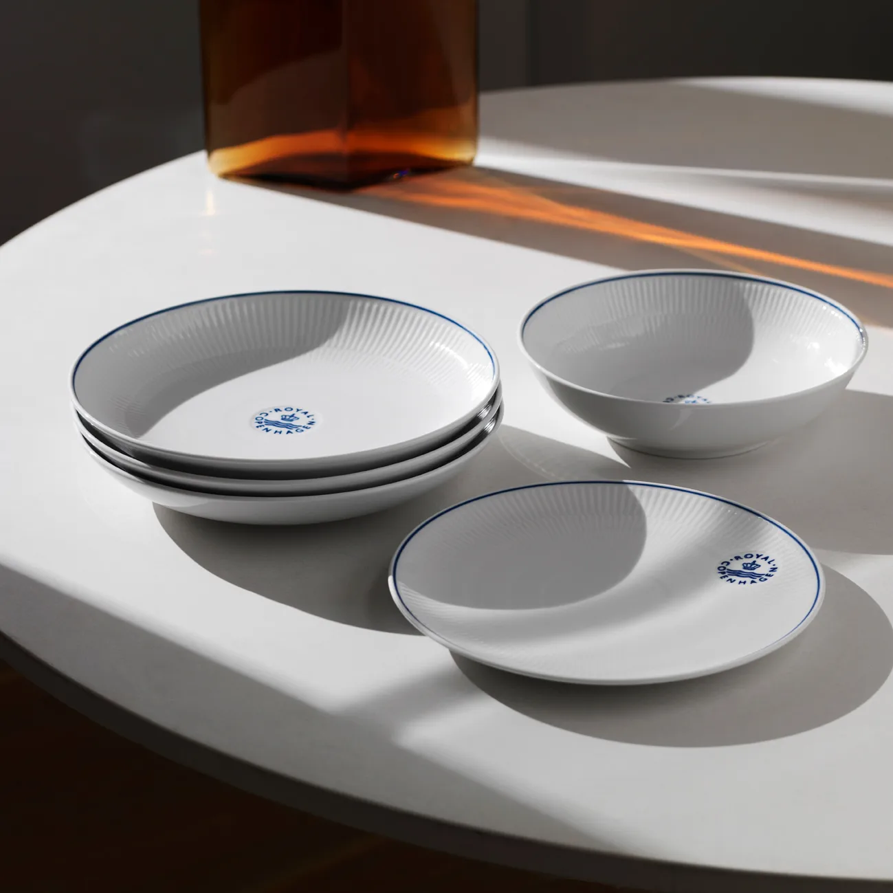 Blueline coupe tallerken Ø27 cm, Hvid/Blå Royal Copenhagen