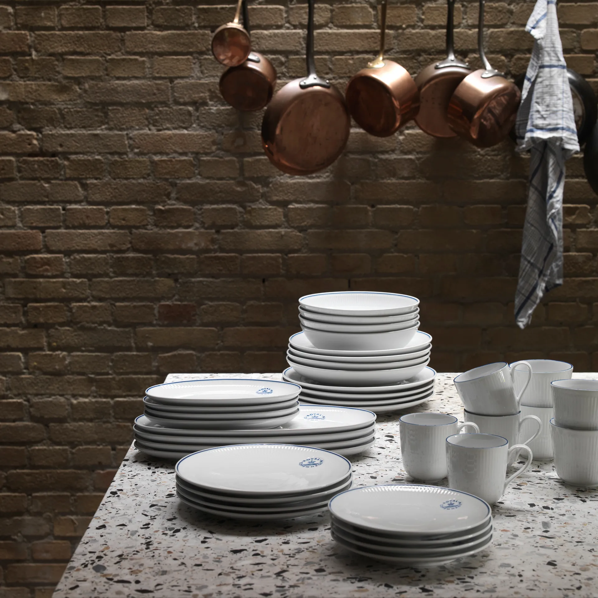 Blueline ovalt fad 37 cm, Hvid/Blå Royal Copenhagen