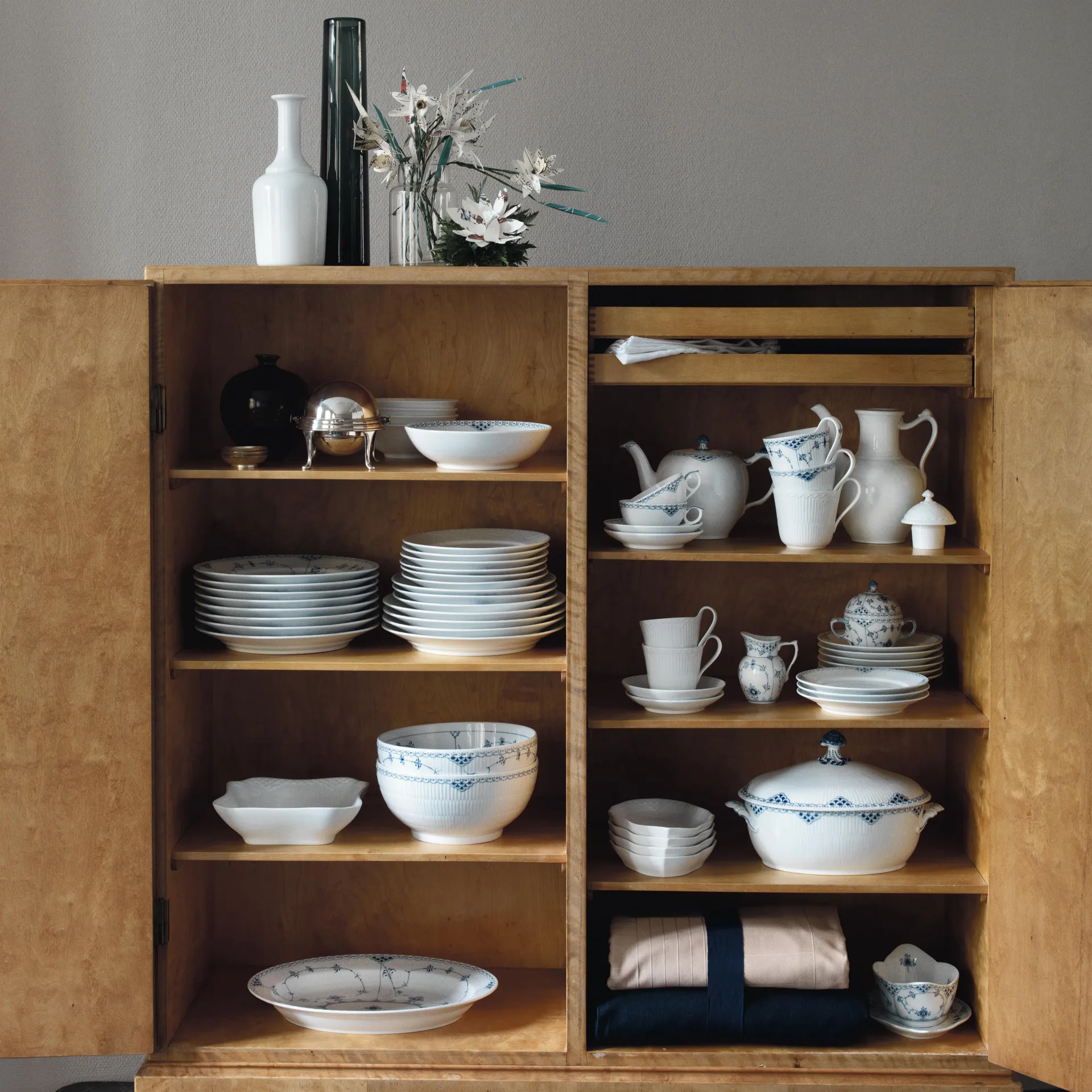 Hvid Halvblonde kop med høj hank, 33 cl Royal Copenhagen