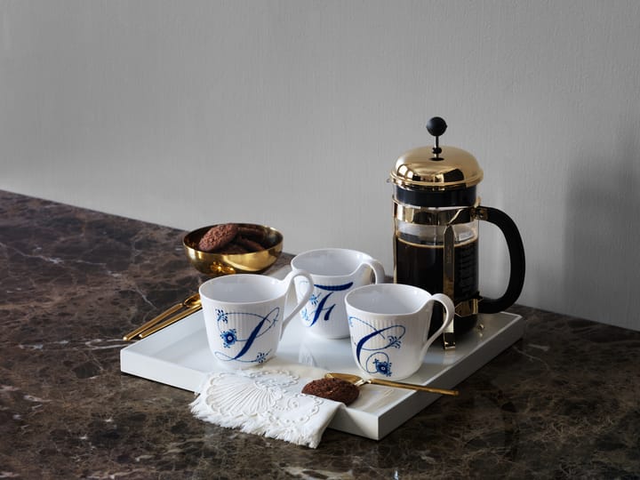 Musselmalet Riflet Alphabet krus 33 cl, L Royal Copenhagen