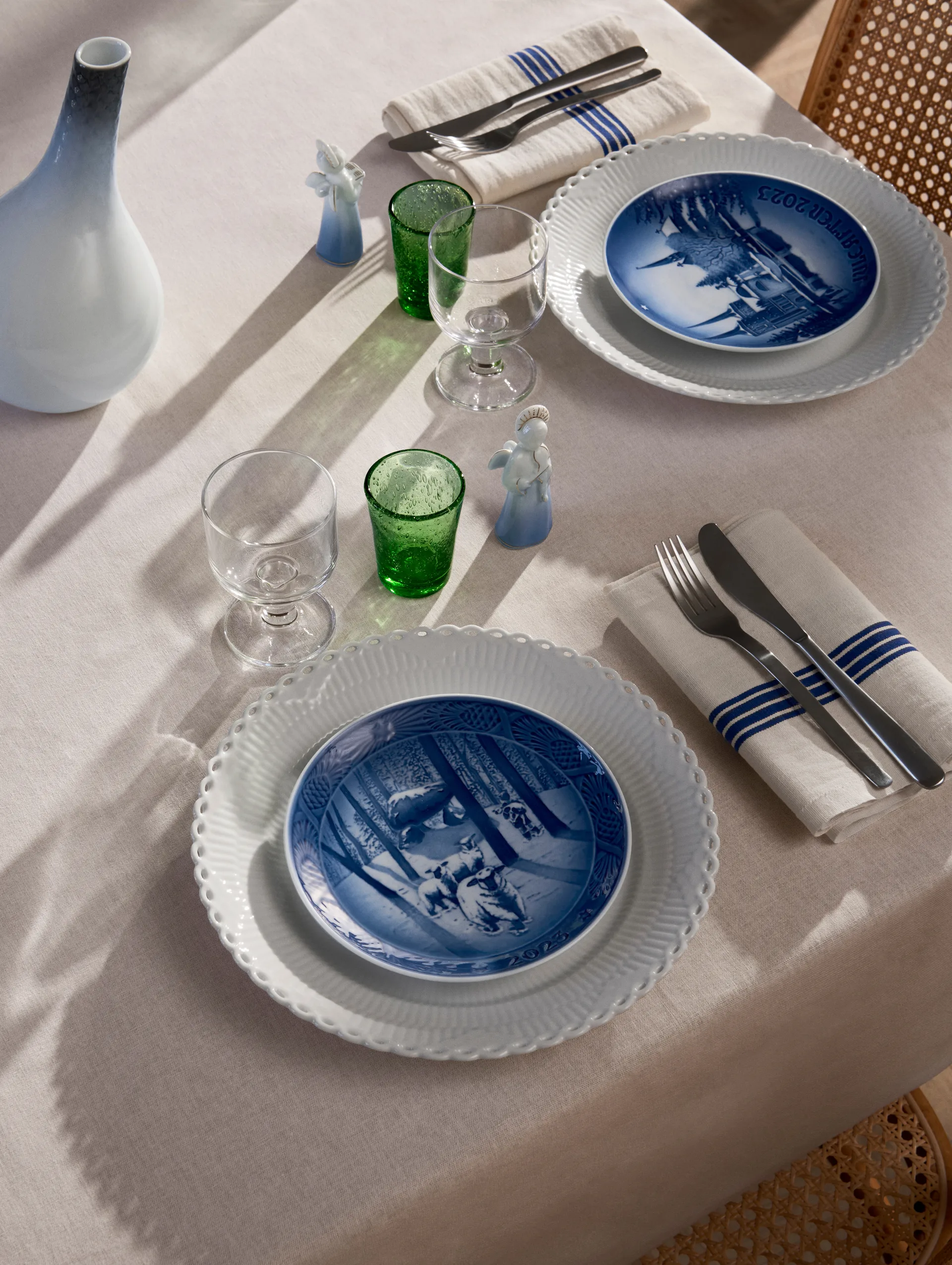 Royal Copenhagen Collectibles juletallerken 2023, Juletid i skoven Ø18 cm Royal Copenhagen