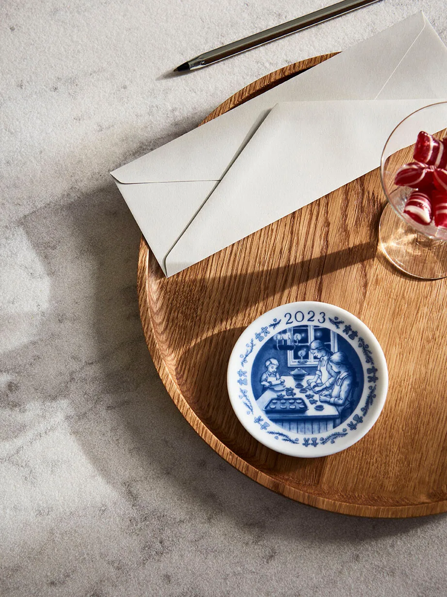 Royal Copenhagen Collectibles platte 2023, Julebakke 8,5 cm Royal Copenhagen