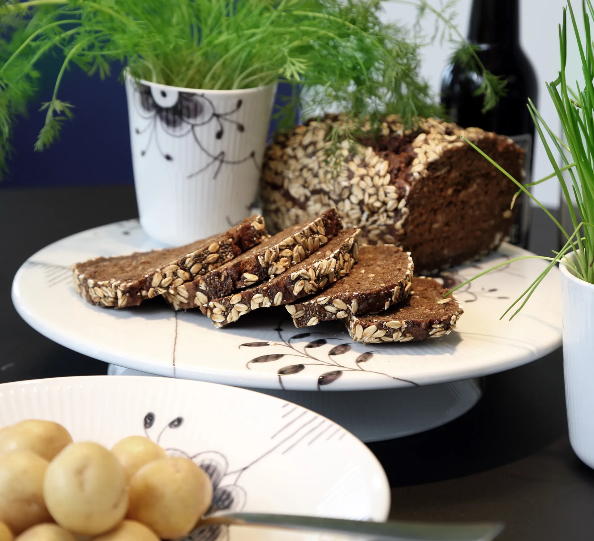 Sort Mega Riflet kagefad, Ø 32 cm Royal Copenhagen