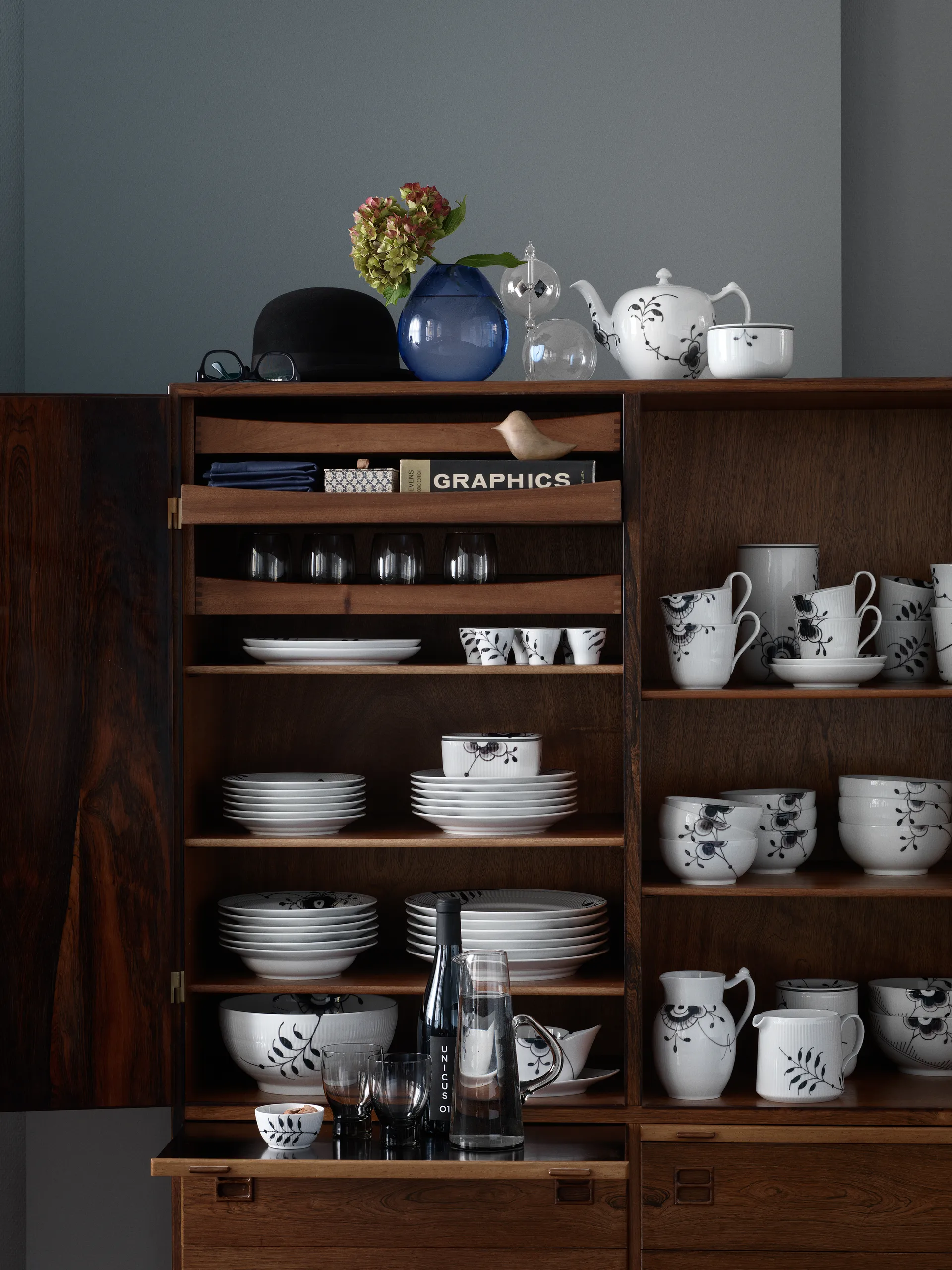 Sort Mega Riflet tallerken 2, Ø 22 cm Royal Copenhagen