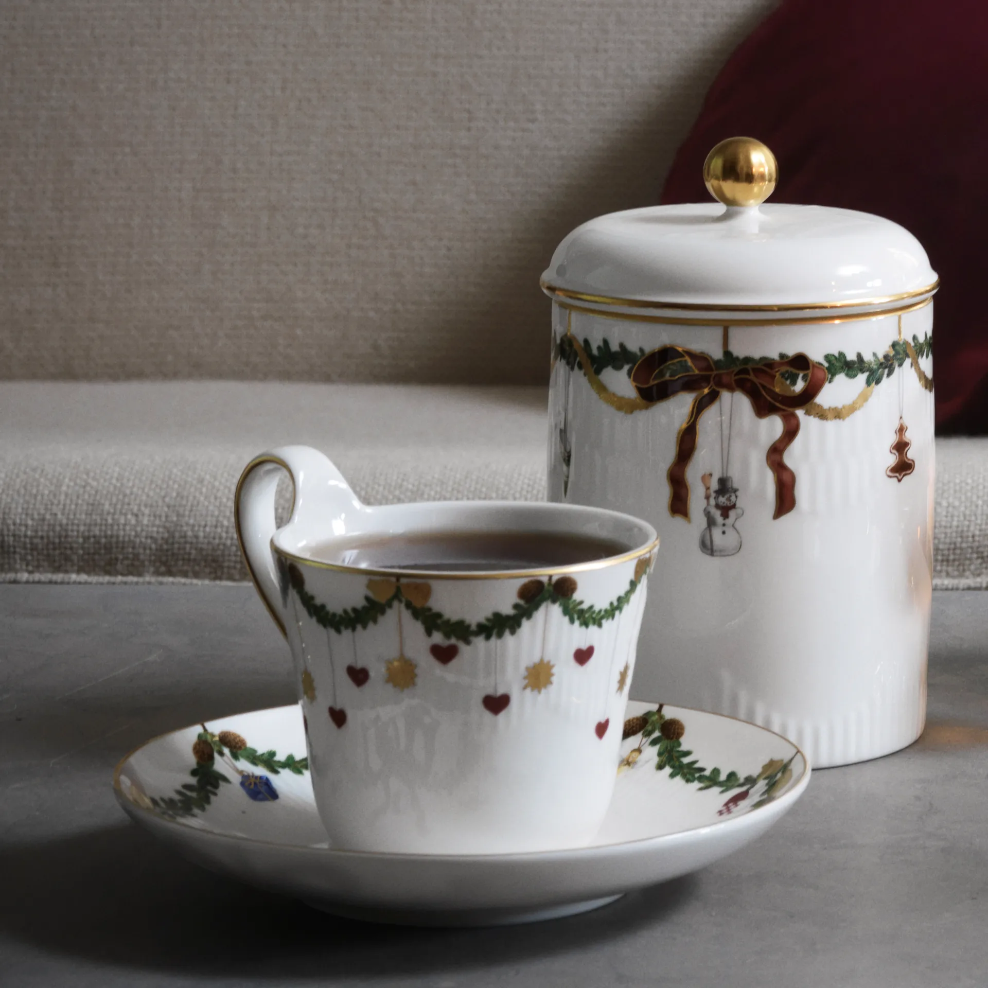 Stjerne Riflet Jul kop og underkop, 24 cl-højt håndtag Royal Copenhagen
