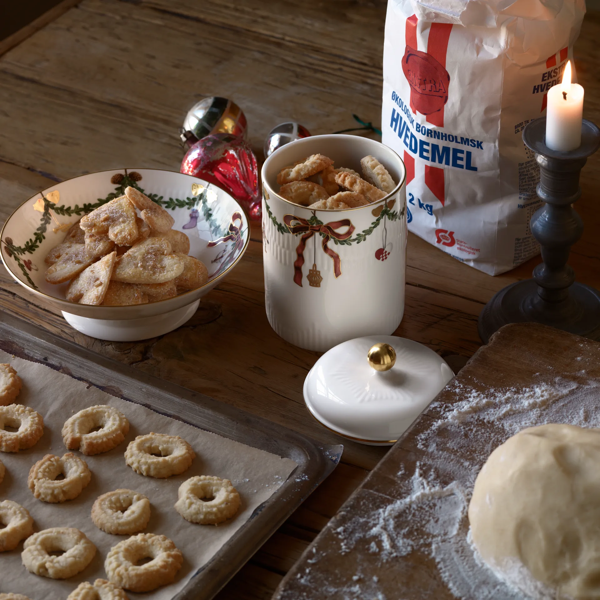Stjerne Riflet Jul krukke med låg, hvid Royal Copenhagen