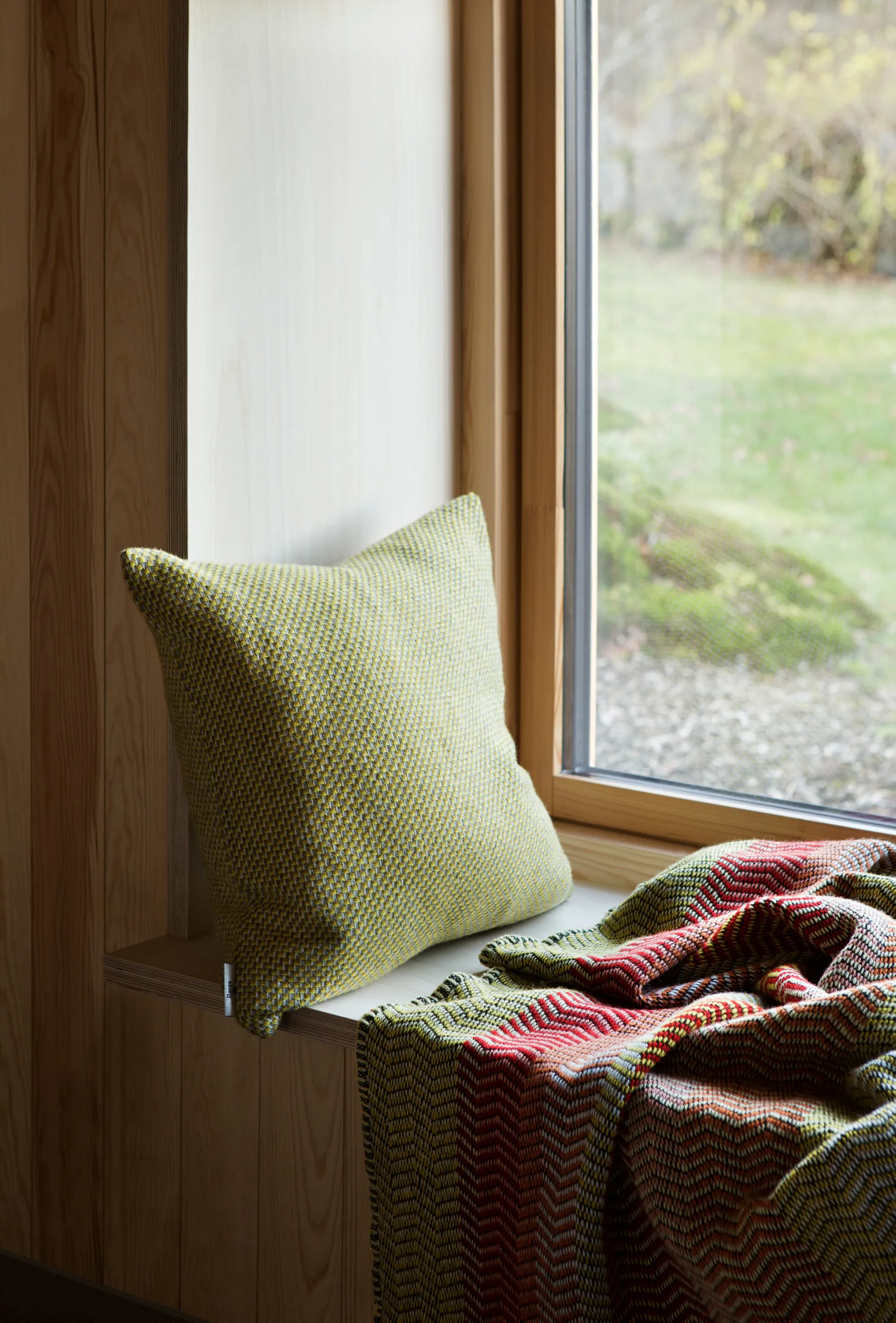 Fri tæppe 150x200 cm, Summer red Røros Tweed