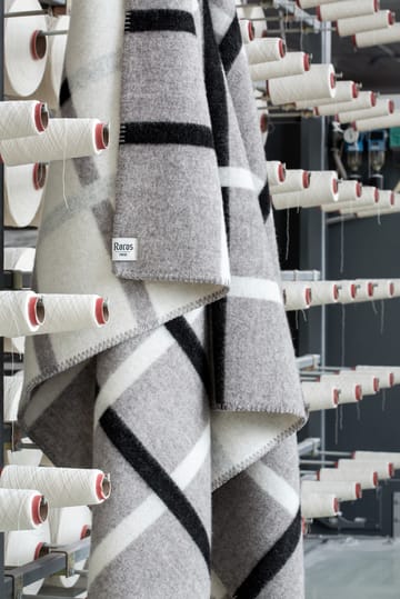Knut tæppe 135x200 cm - Dove grey - Røros Tweed