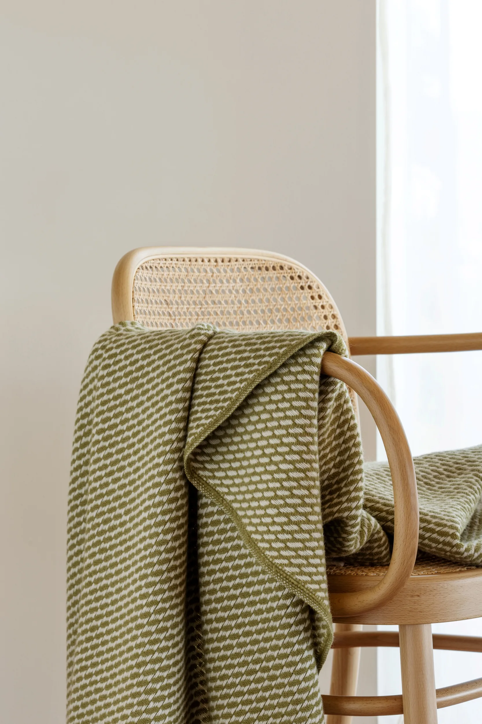 Mello plaid 150x210 cm, Leaf green Røros Tweed