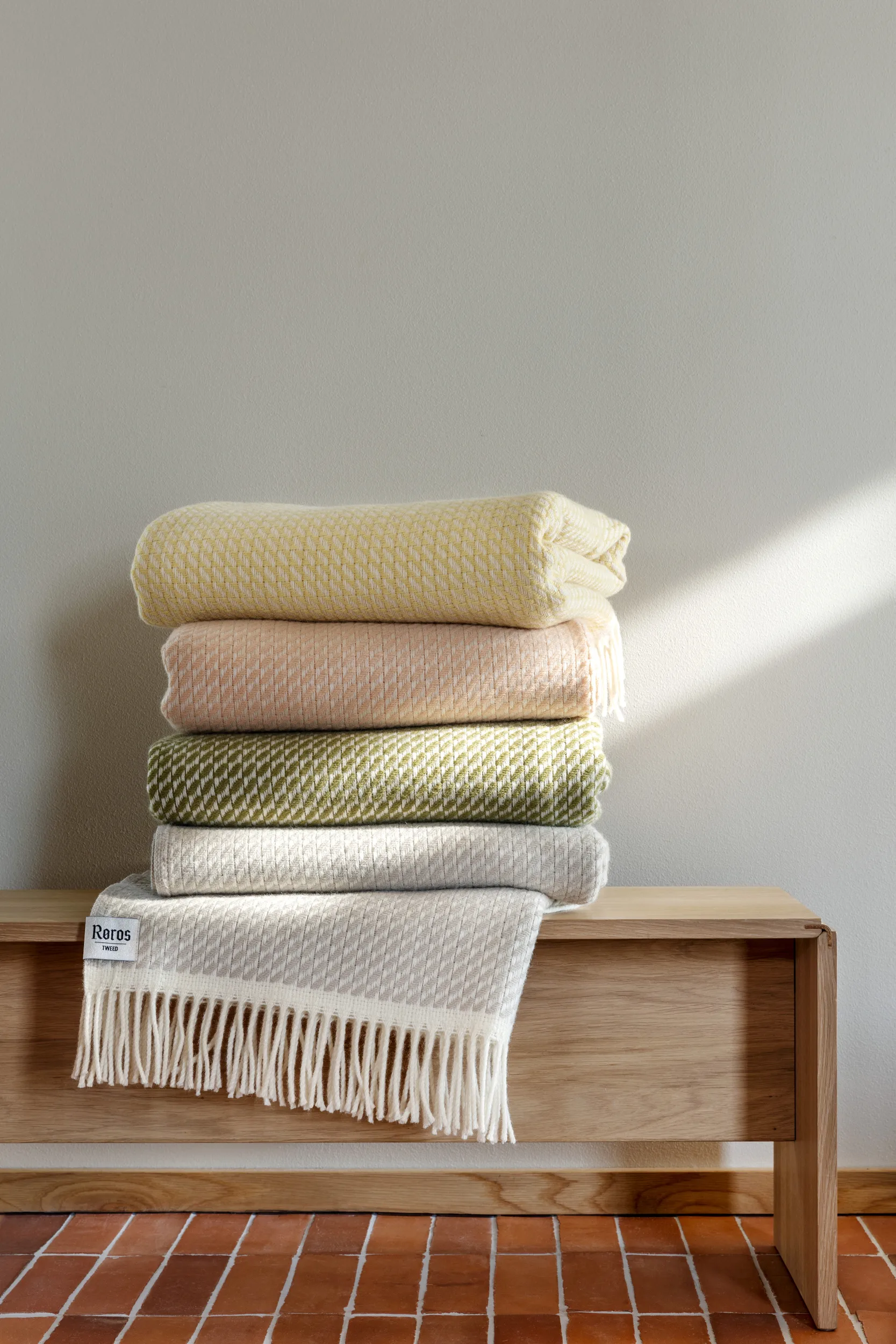 Mello plaid 150x210 cm, Lemon yellow Røros Tweed