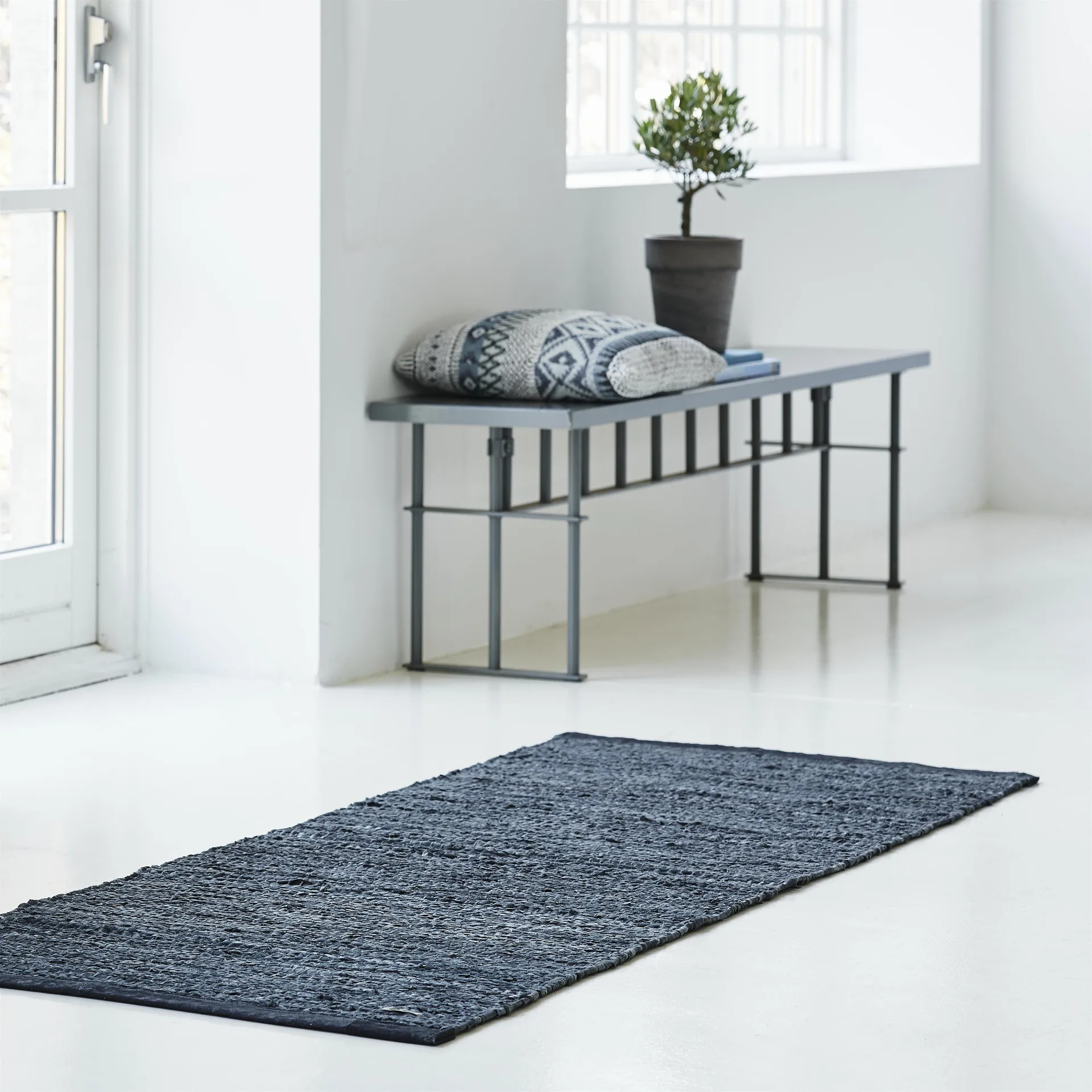 Leather måtte 75x200 cm, dark grey (mørkegrå) Rug Solid