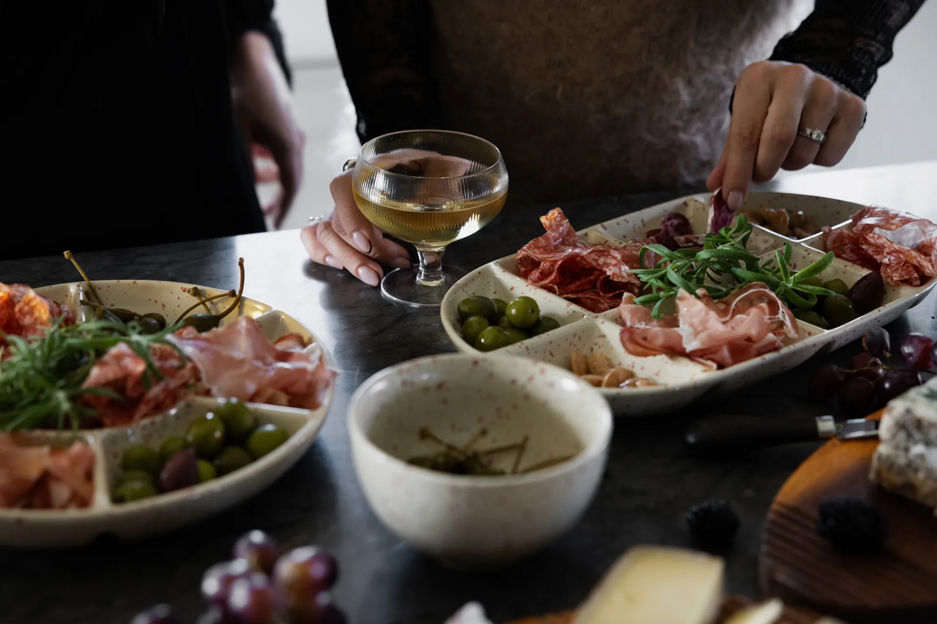 Ditte serveringsfad, Beige-vinrød Sagaform