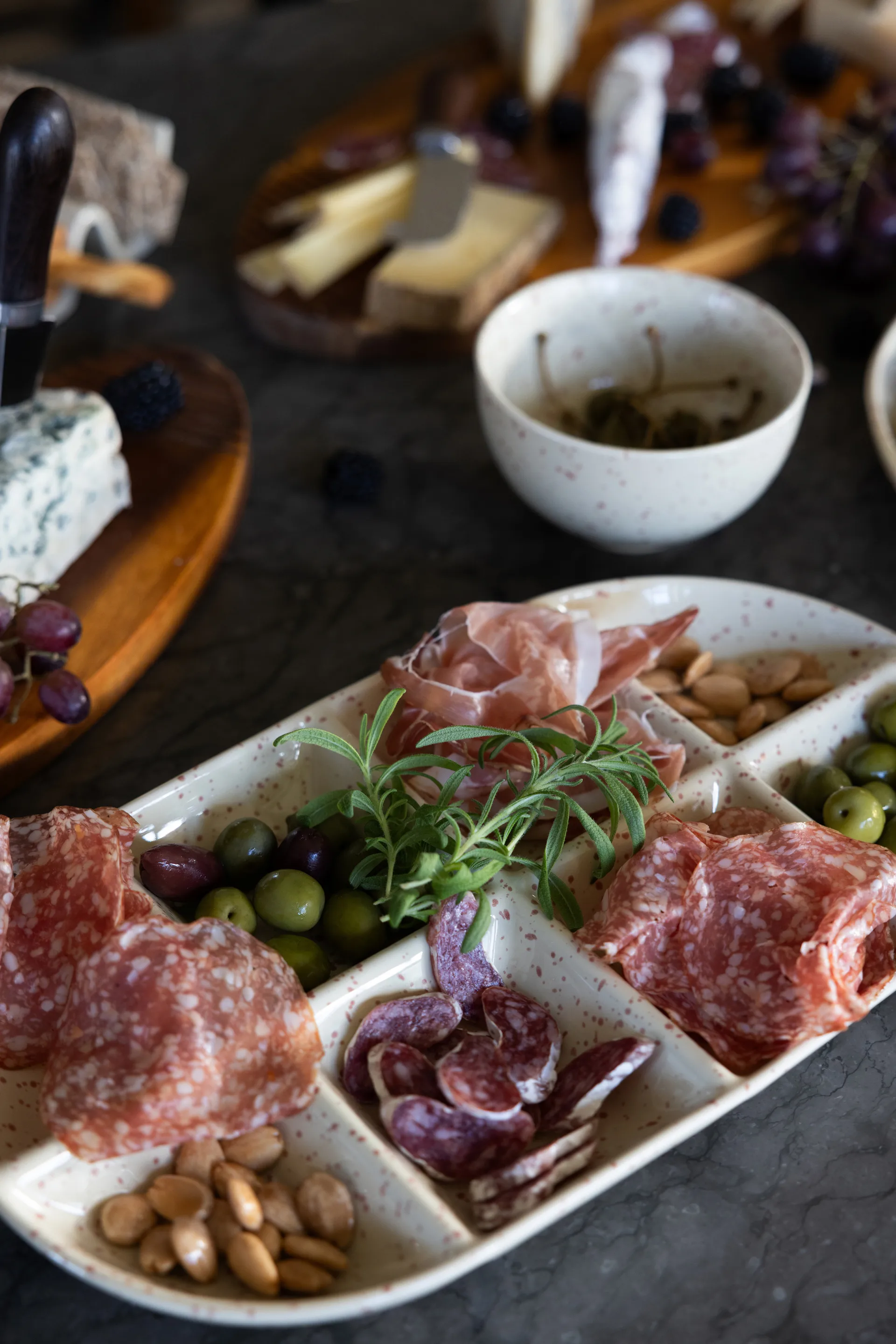 Ditte serveringsfad stor 20x36 cm, Beige-vinrød Sagaform