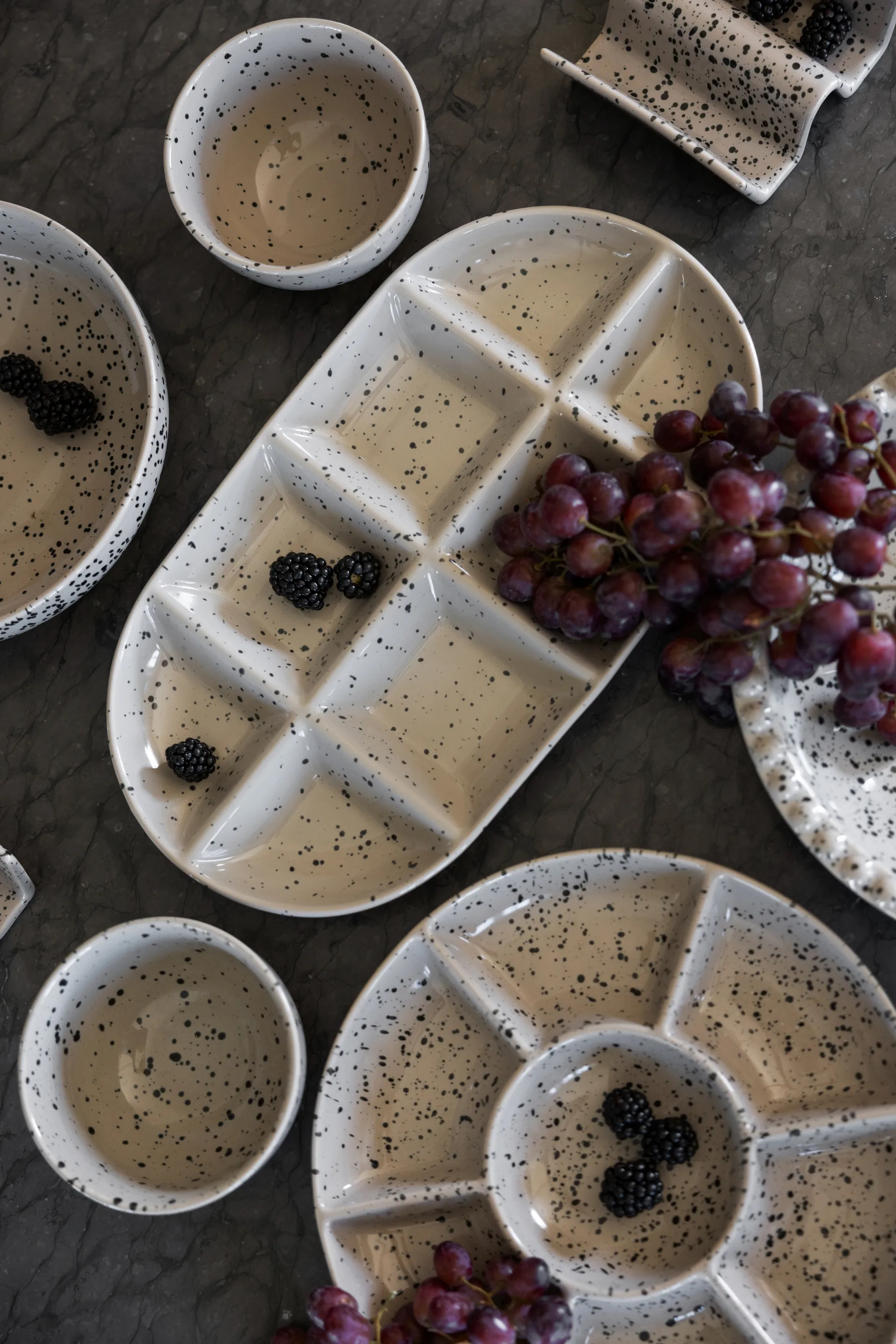 Ditte serveringsfad stor 20x36 cm, Grå-sort Sagaform