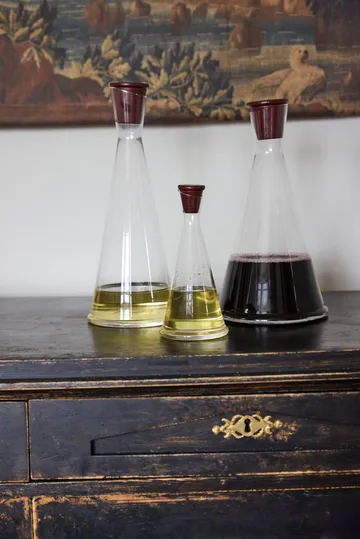 Gurken vinkaraffel - Klar-mørkerød, 1,6 L - Sagaform
