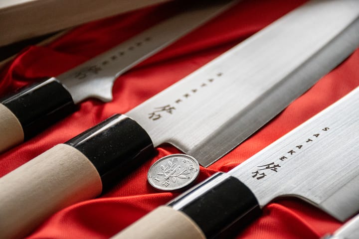 Knivsæt i balsabox 22x38 cm - 4 dele - Satake