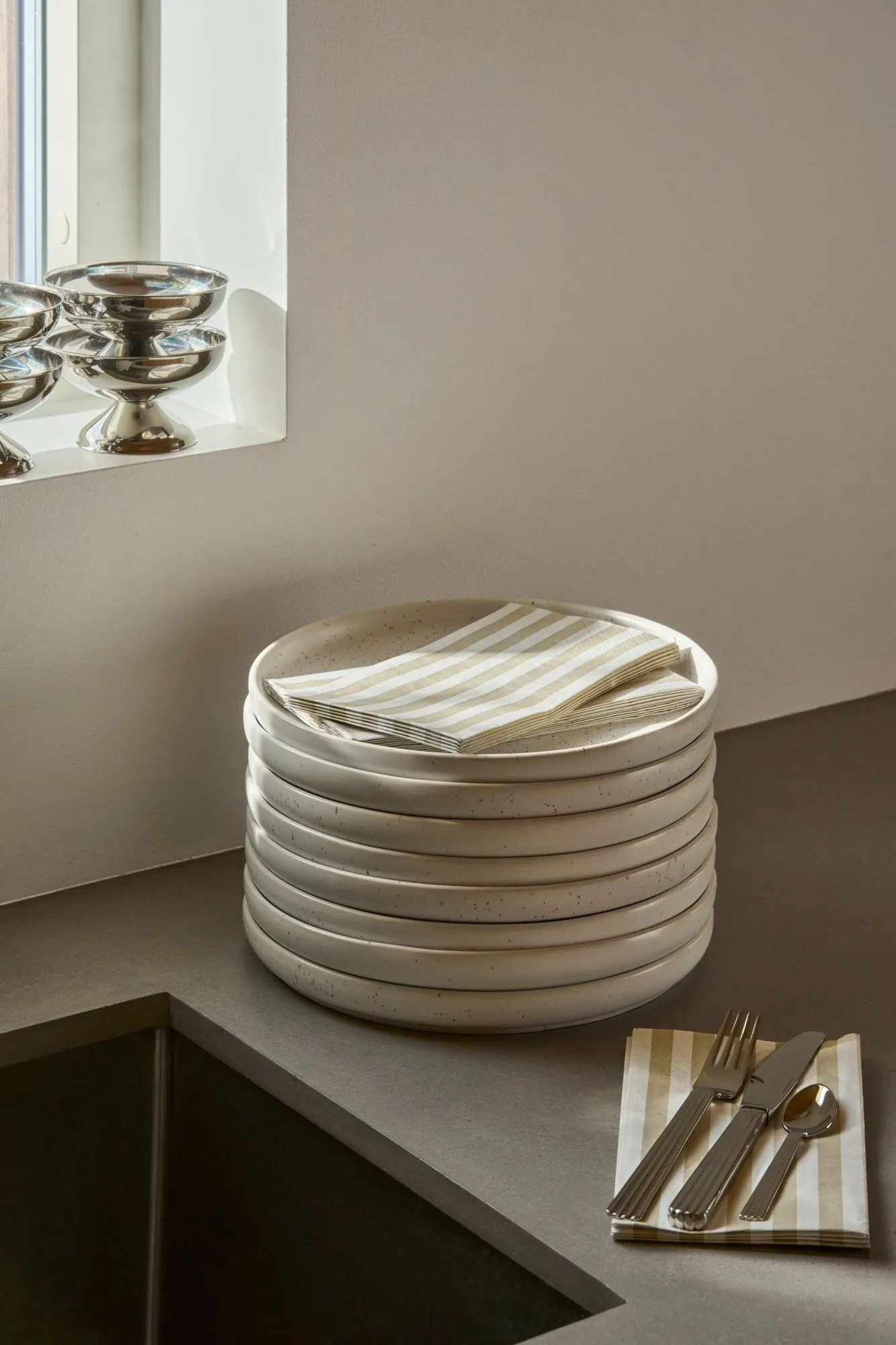 Bold Stripe papirserviet, Hvid-beige, 15‑pak, 33x40 cm Scandi Essentials