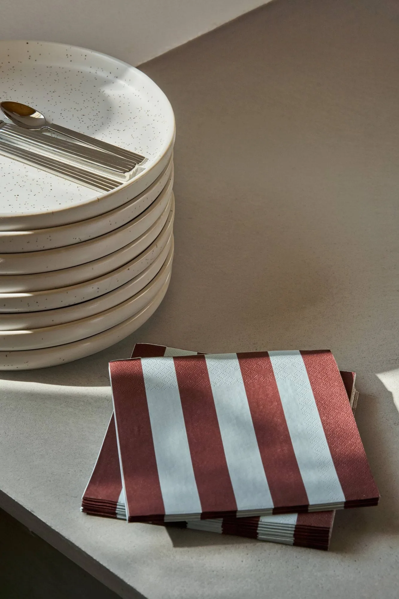 Bold Stripe papirserviet, Vinrød-blå, 20-pak, 33x33 cm Scandi Essentials