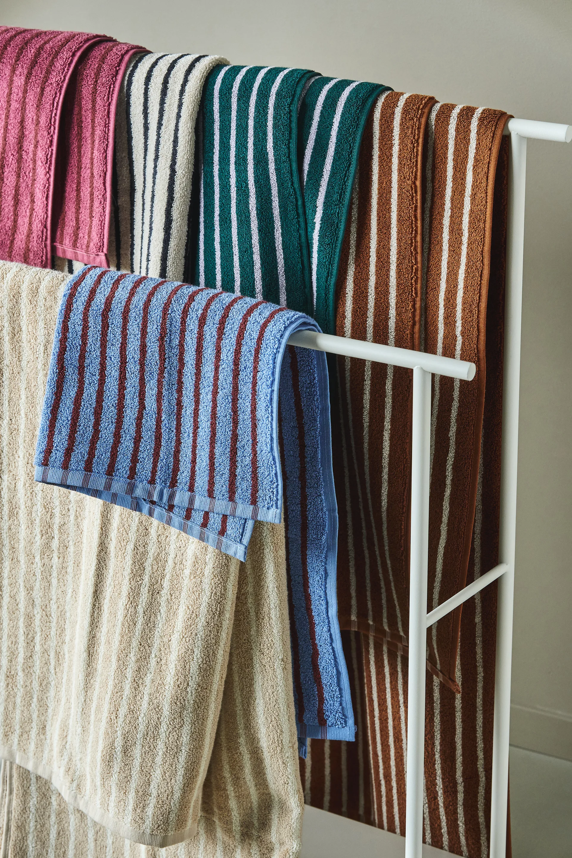 Drift badehåndklæde 70x140 cm, Lyserød-rød Scandi Living