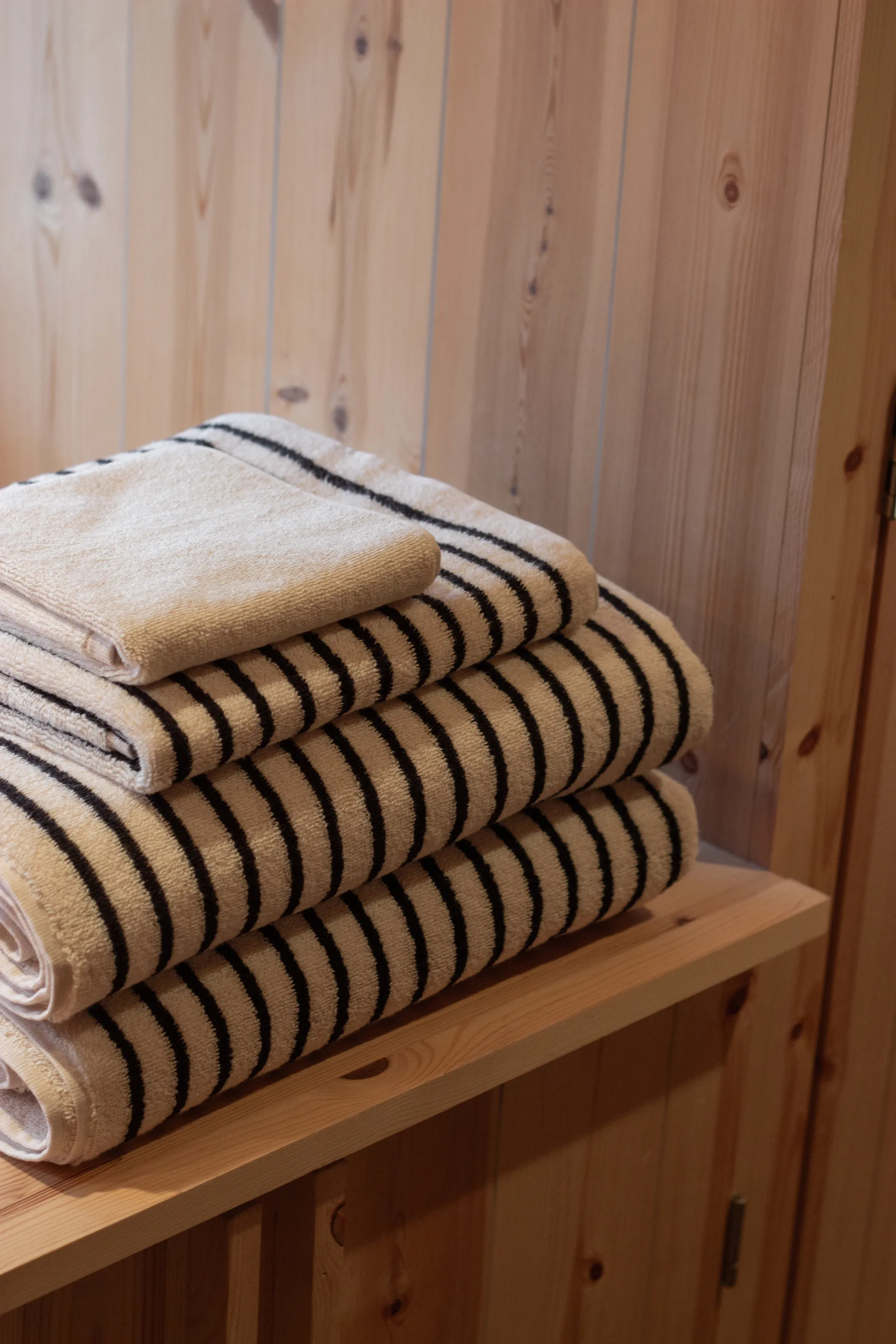 Drift badehåndklæder 100x150 cm 2-pak - Hvid-sort Scandi Living